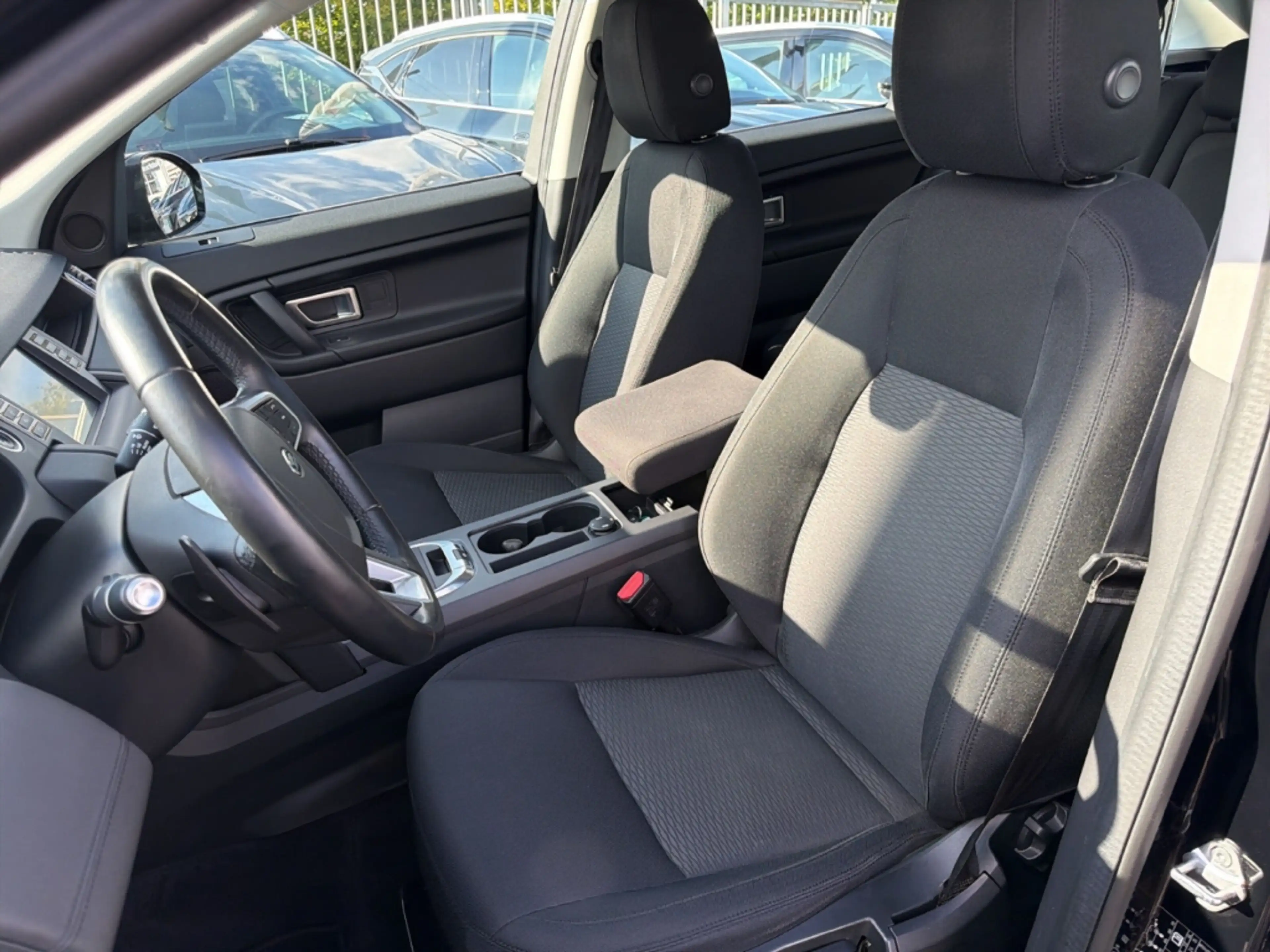 Land Rover Discovery Sport Pure AWD 2.0 D150 AHK Navi LED Kamera — photo 7