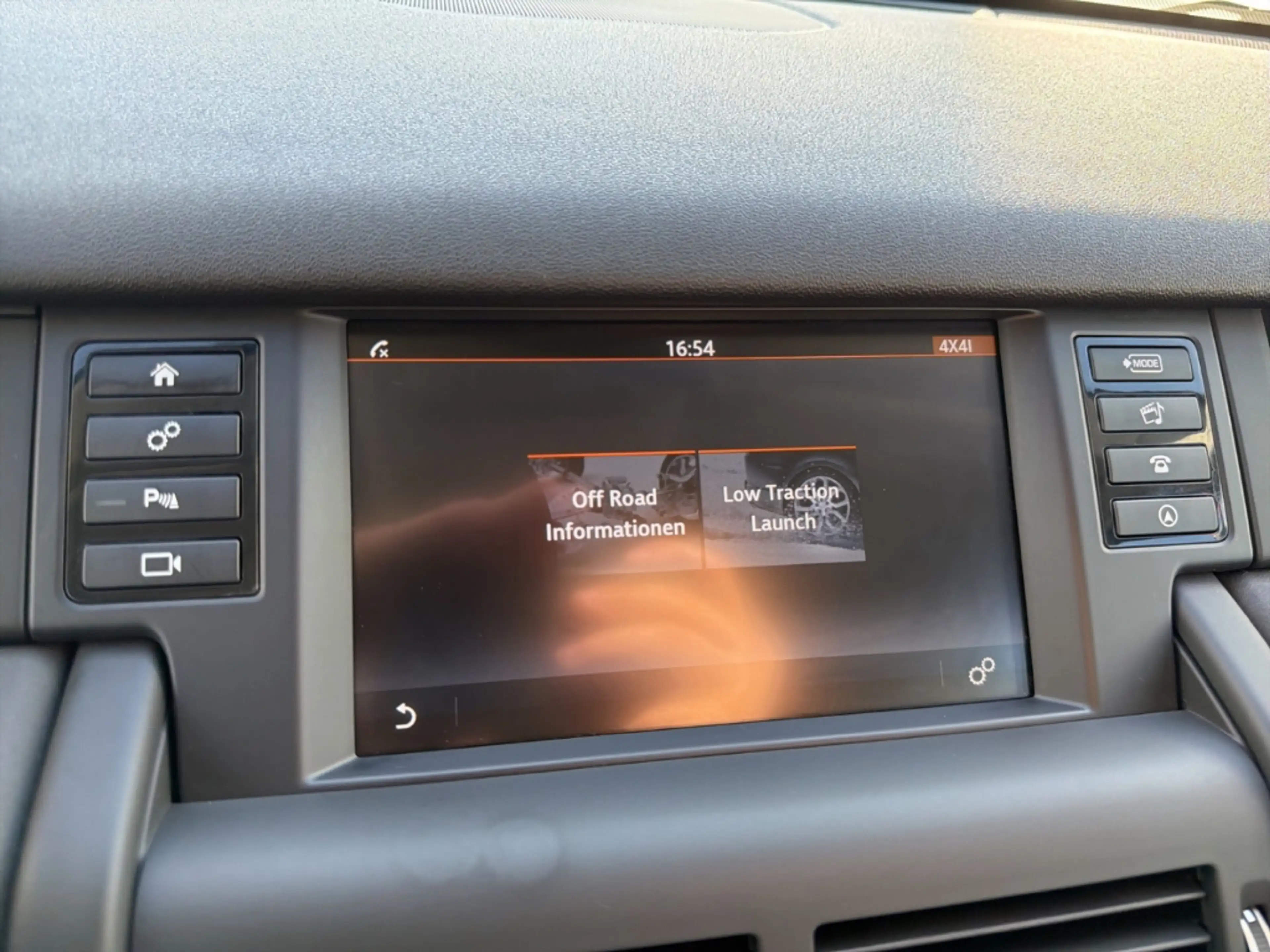 Land Rover Discovery Sport Pure AWD 2.0 D150 AHK Navi LED Kamera — photo 17
