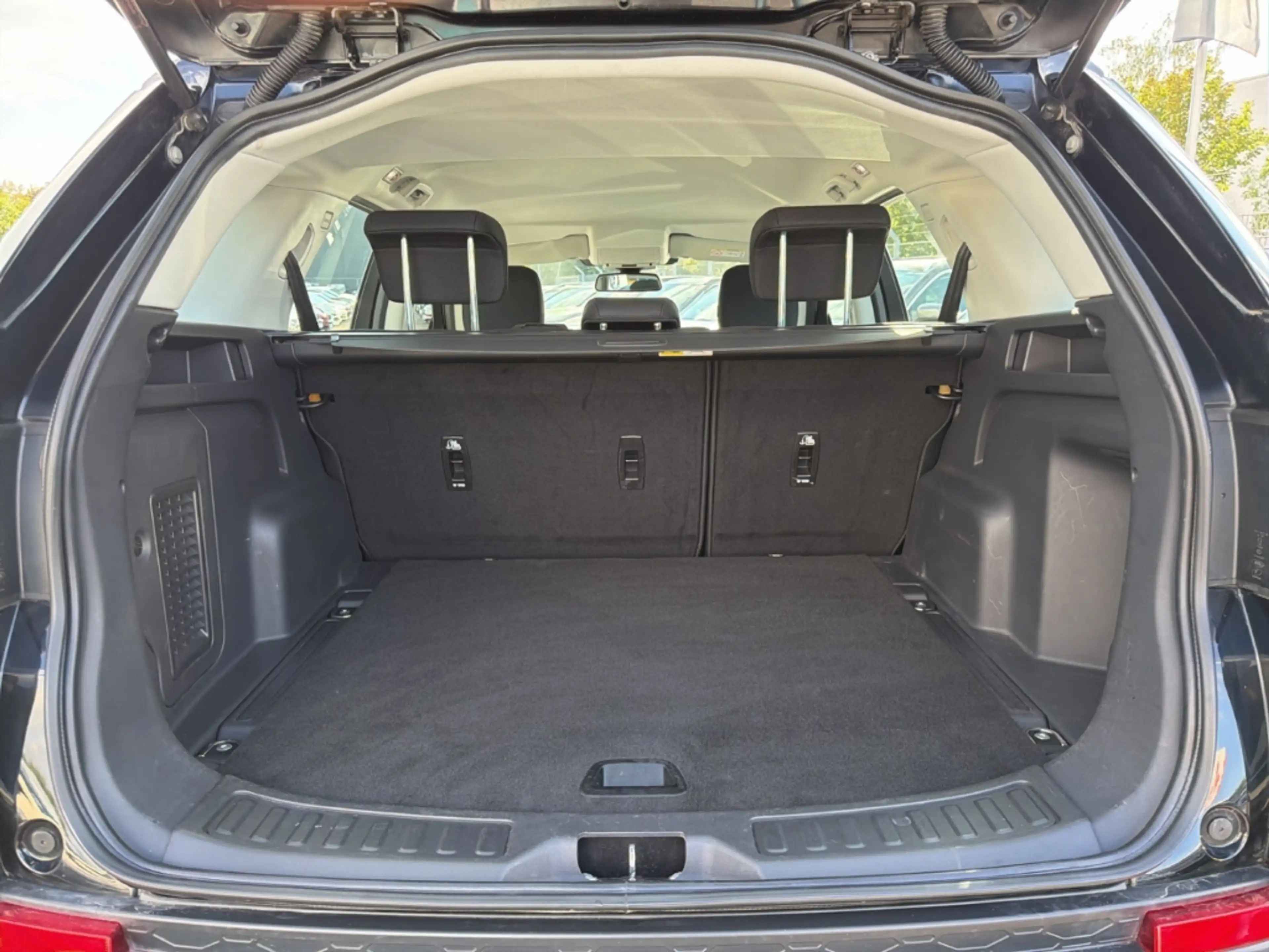 Land Rover Discovery Sport Pure AWD 2.0 D150 AHK Navi LED Kamera — photo 26