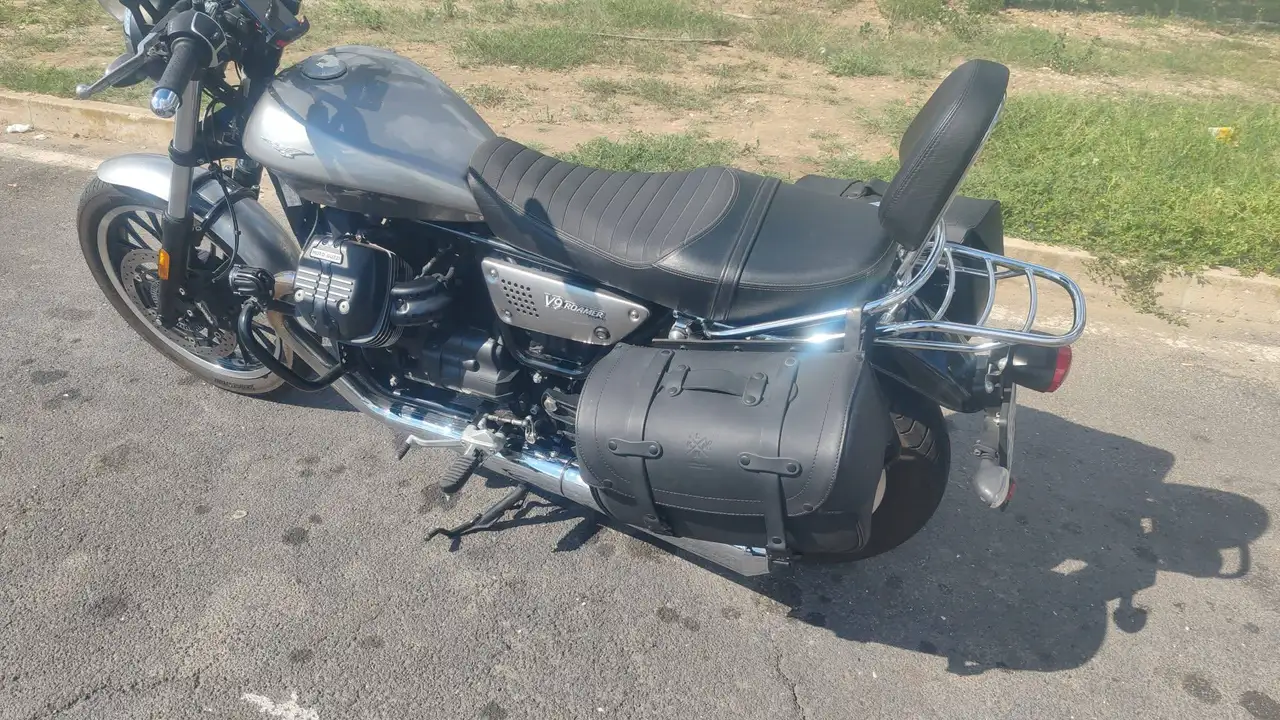 Moto Guzzi V 9