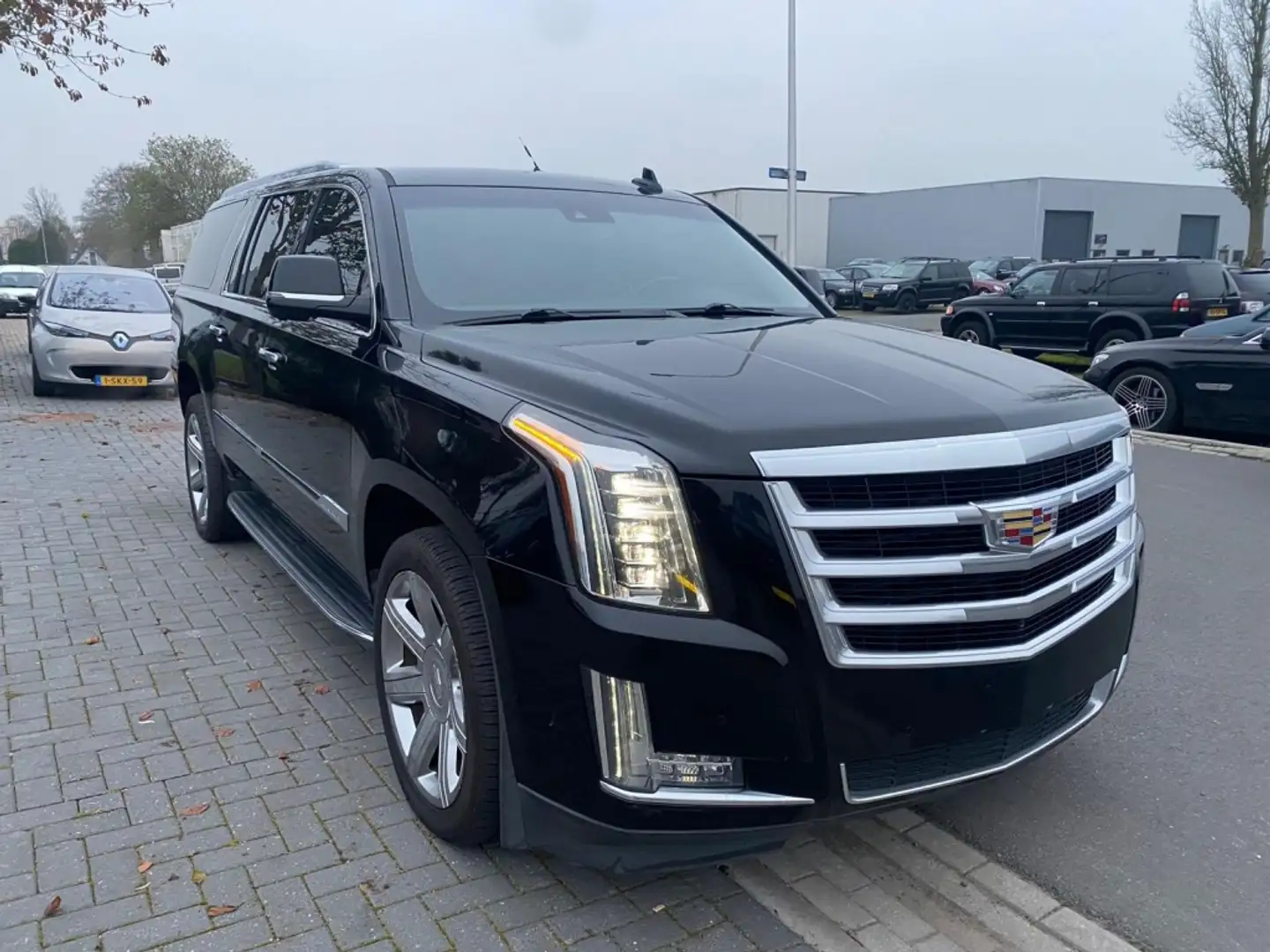 Cadillac Escalade ESV 6.2 V8 Luxury 2017 DUITS KENTEKEN Zwart - 2