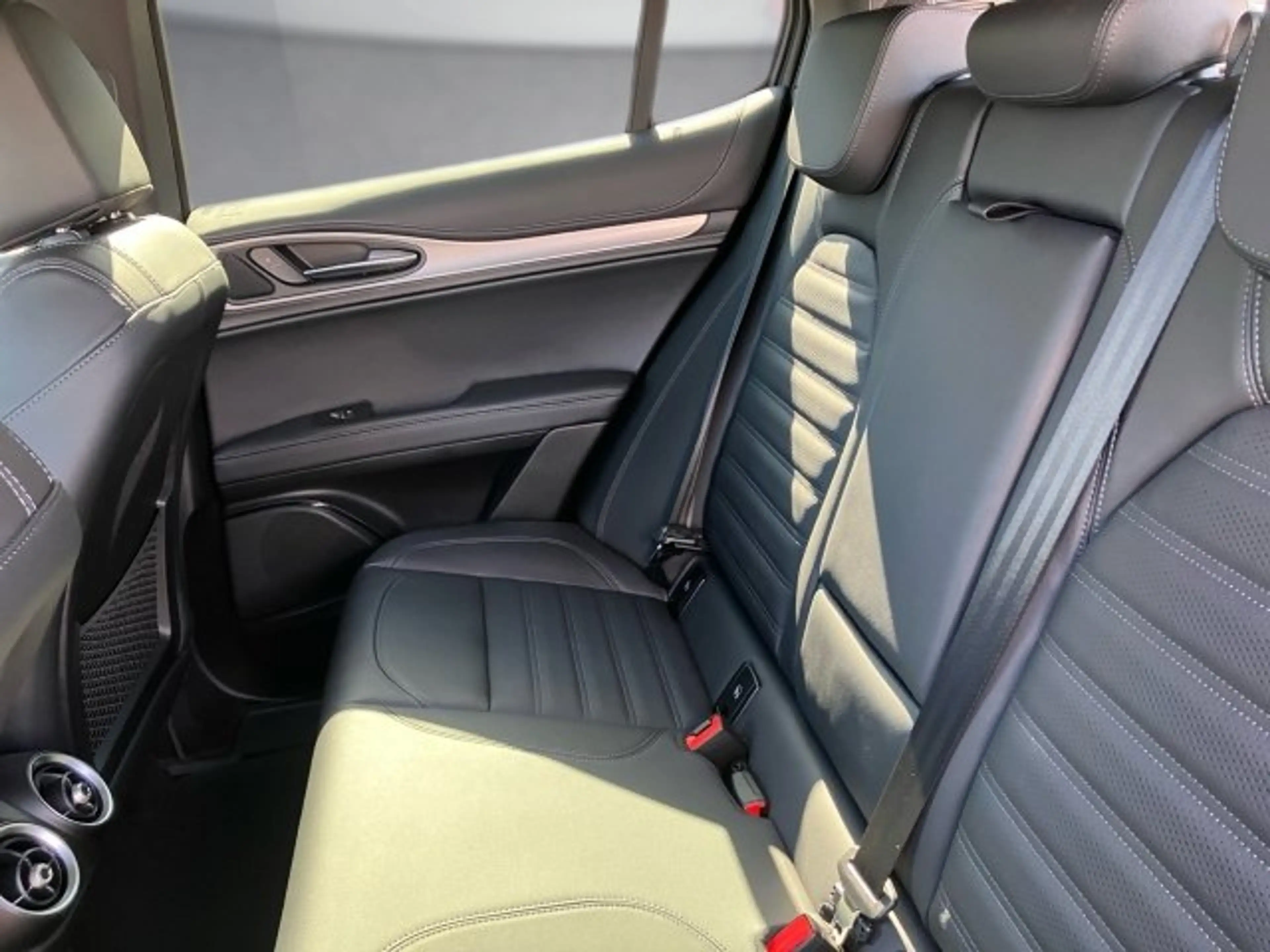 Alfa Romeo Stelvio Veloce 2.2 Jtdm 210PS Aut Awd — photo 12