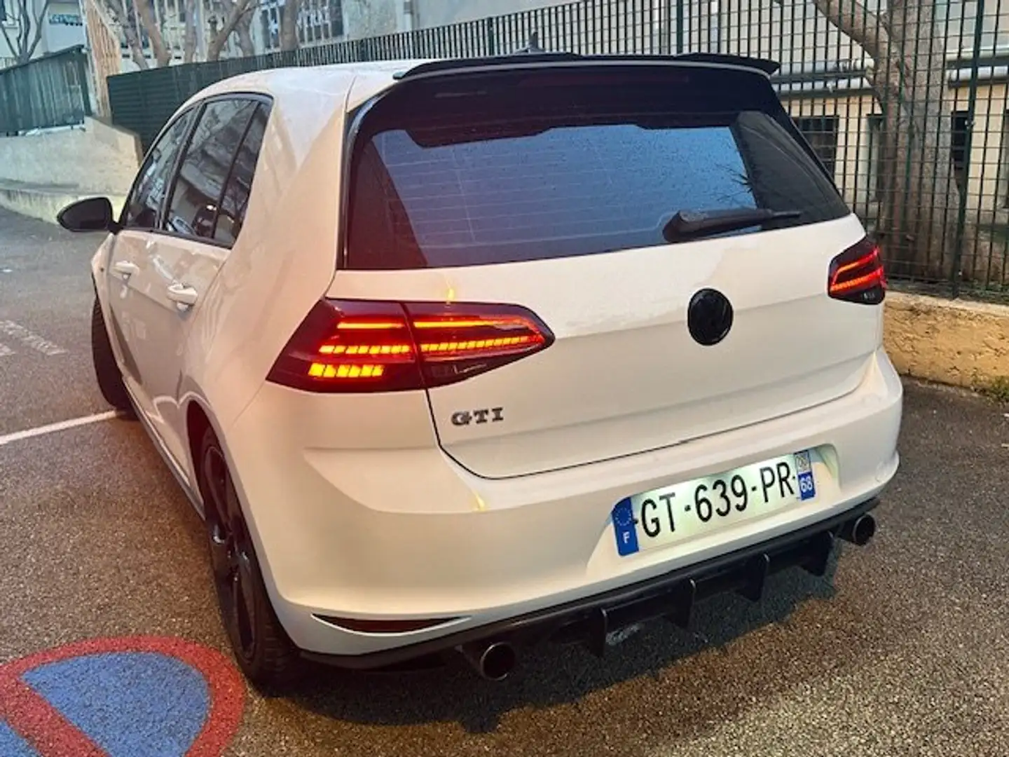 Volkswagen Golf GTI Golf 2.0 TSI 230 DSG6 GTI BLACK ÉDITIONS Blanc - 2