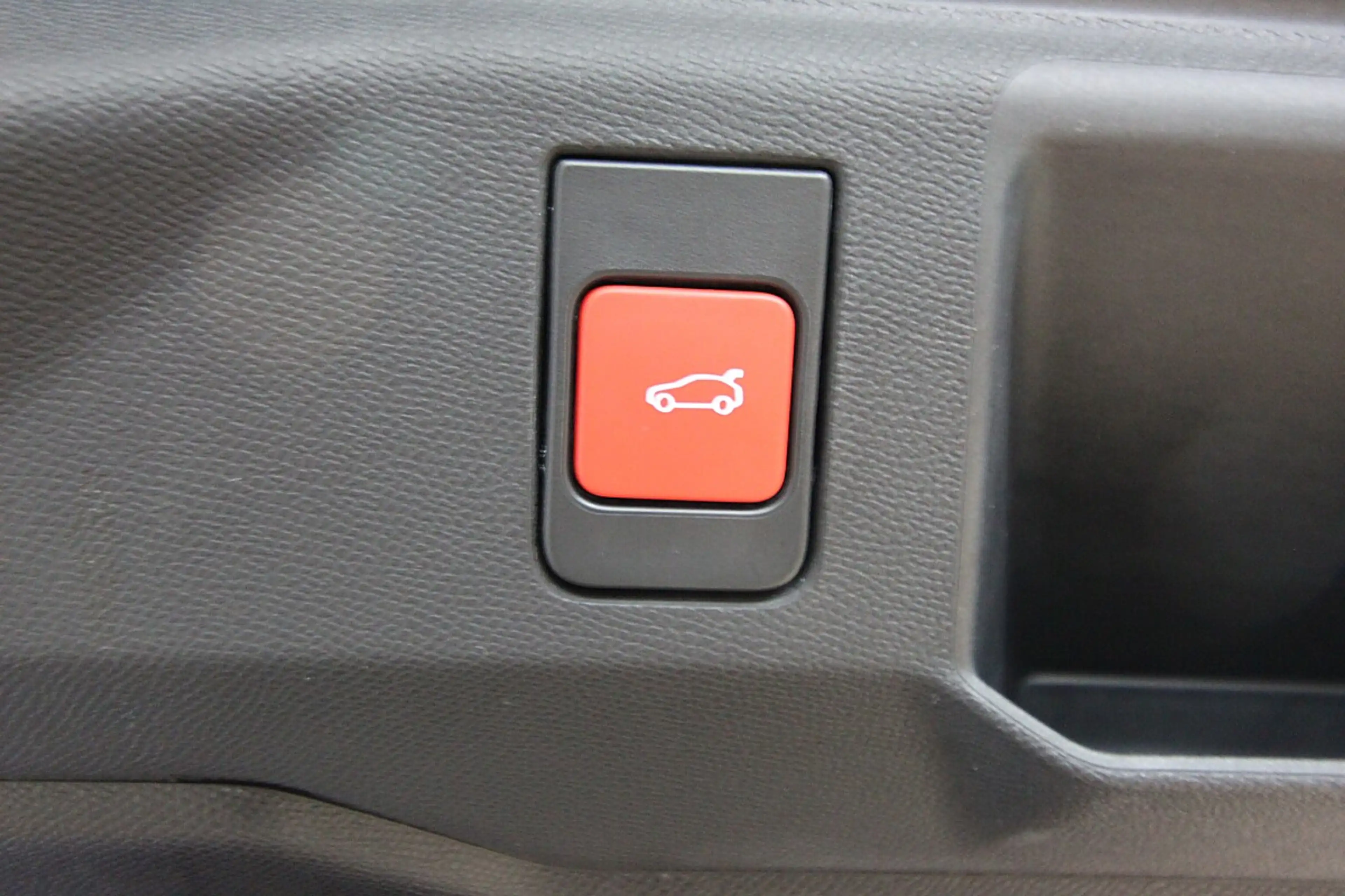 Peugeot 5008 mHEV 145 e-DCS6 GT Aut. +Sitzheizung/motorisier... — photo 11