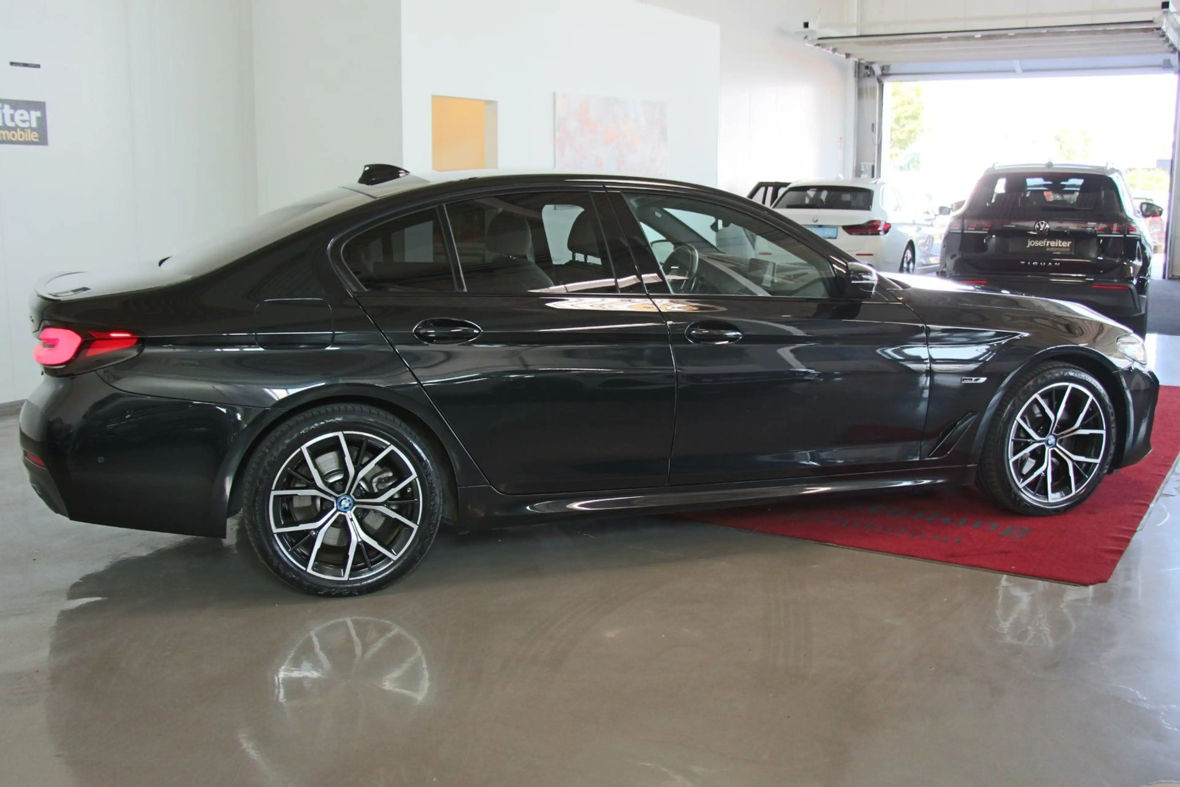 BMW 545 e xDrive 3.0 M SPORT/AHK/KAMERA — photo 11