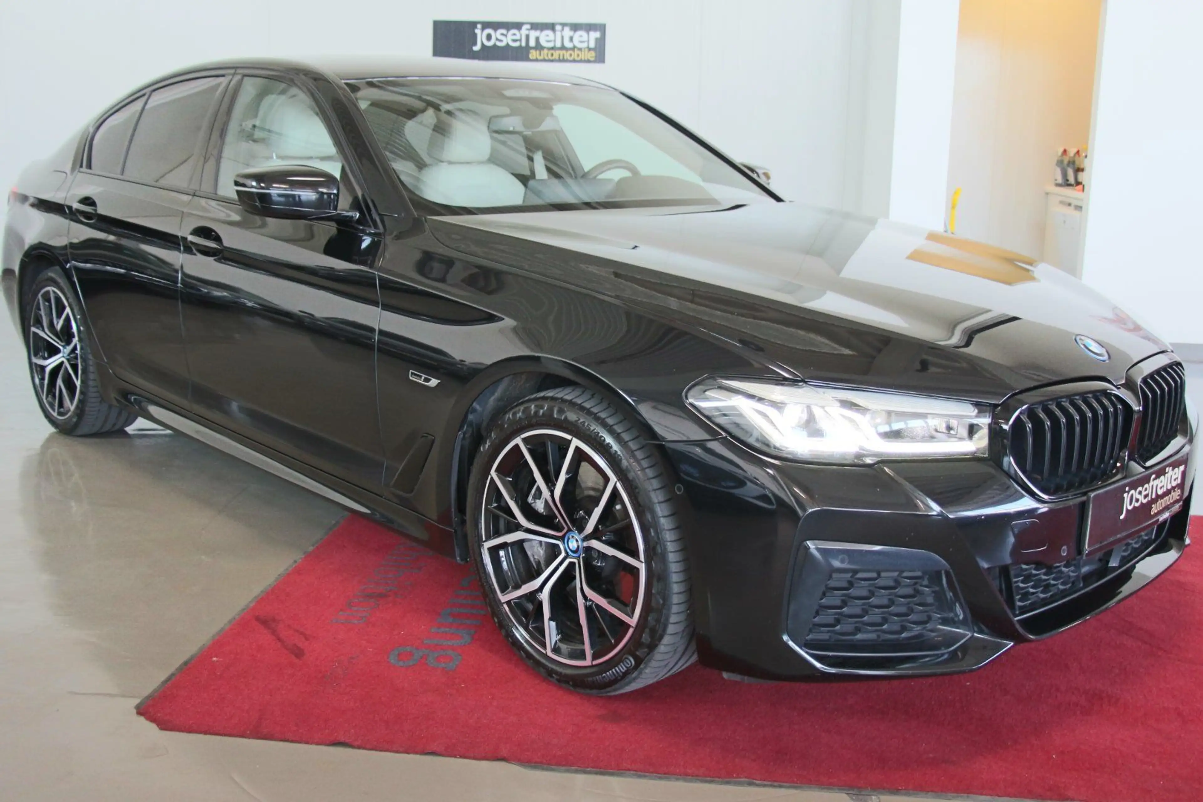BMW 545 e xDrive 3.0 M SPORT/AHK/KAMERA — photo 12