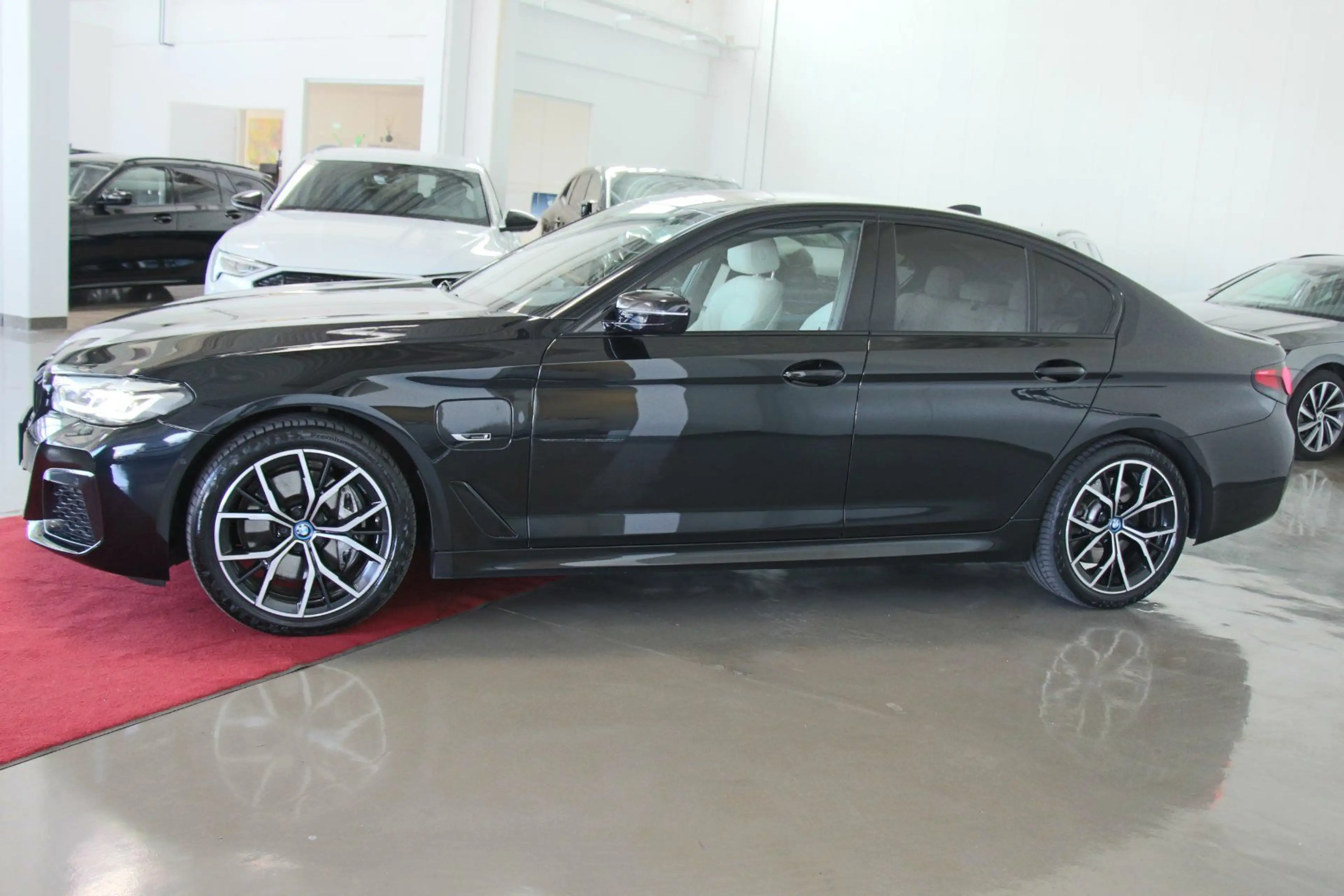BMW 545 e xDrive 3.0 M SPORT/AHK/KAMERA — photo 6