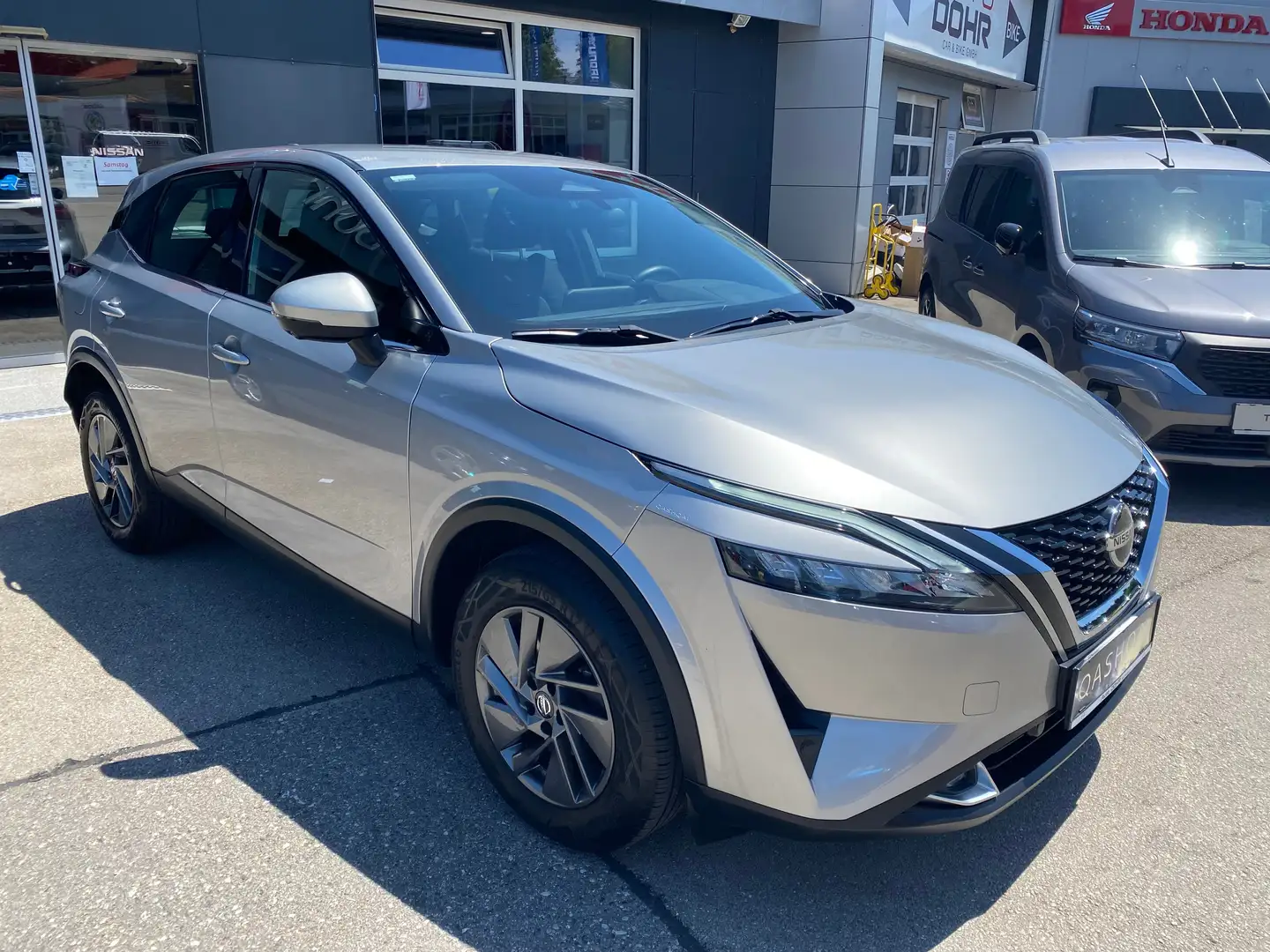 Nissan Qashqai 1,3 DIG-T MHEV Acenta Silber - 2