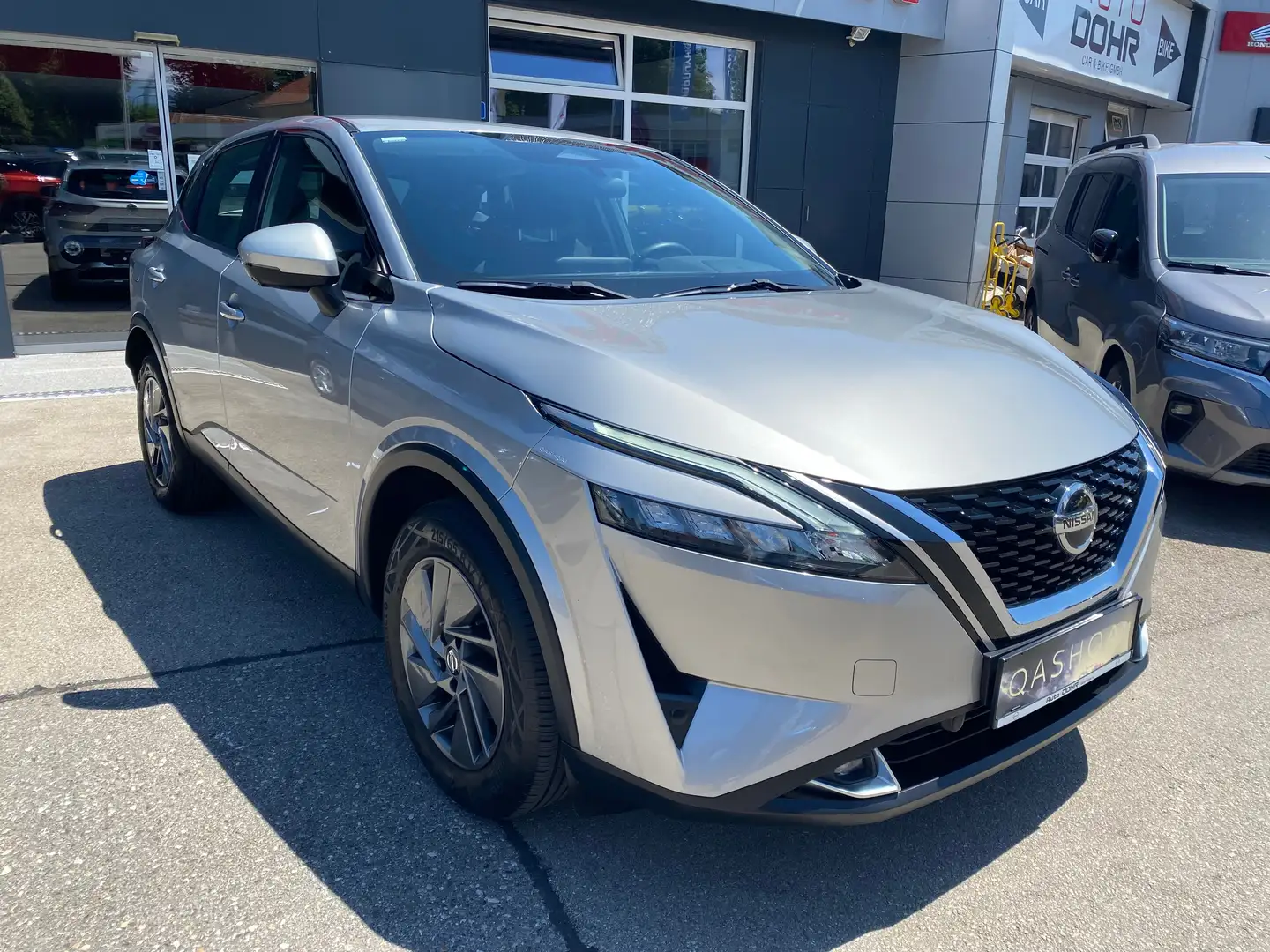 Nissan Qashqai 1,3 DIG-T MHEV Acenta Silber - 1