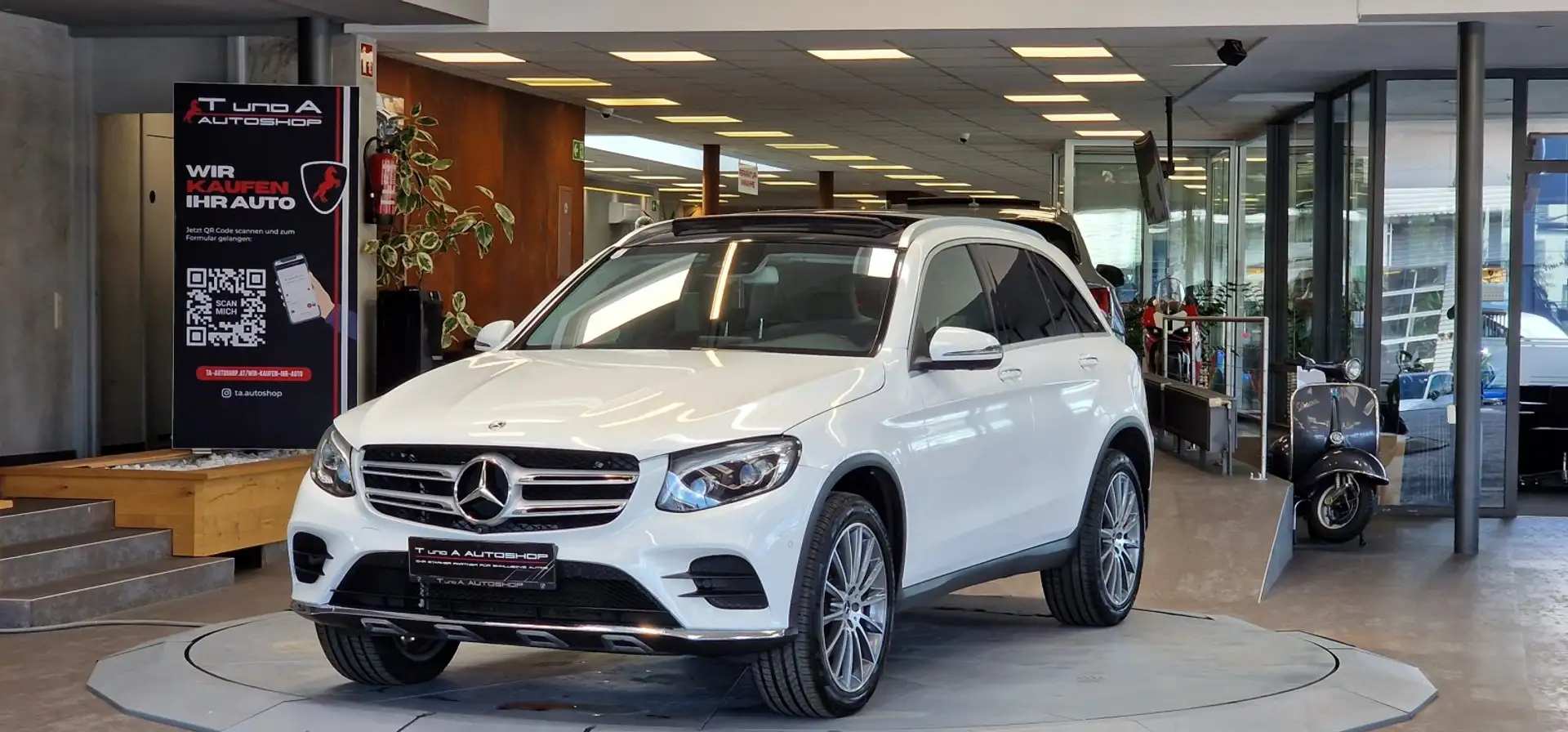 Mercedes-Benz GLC 250 d 4Matic AMG-Paket Aut. *AHK*Pano*360°*Burmester* Weiß - 1