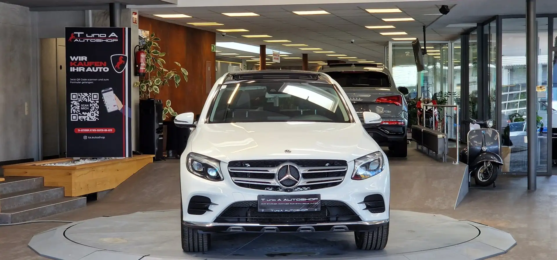 Mercedes-Benz GLC 250 d 4Matic AMG-Paket Aut. *AHK*Pano*360°*Burmester* Weiß - 2