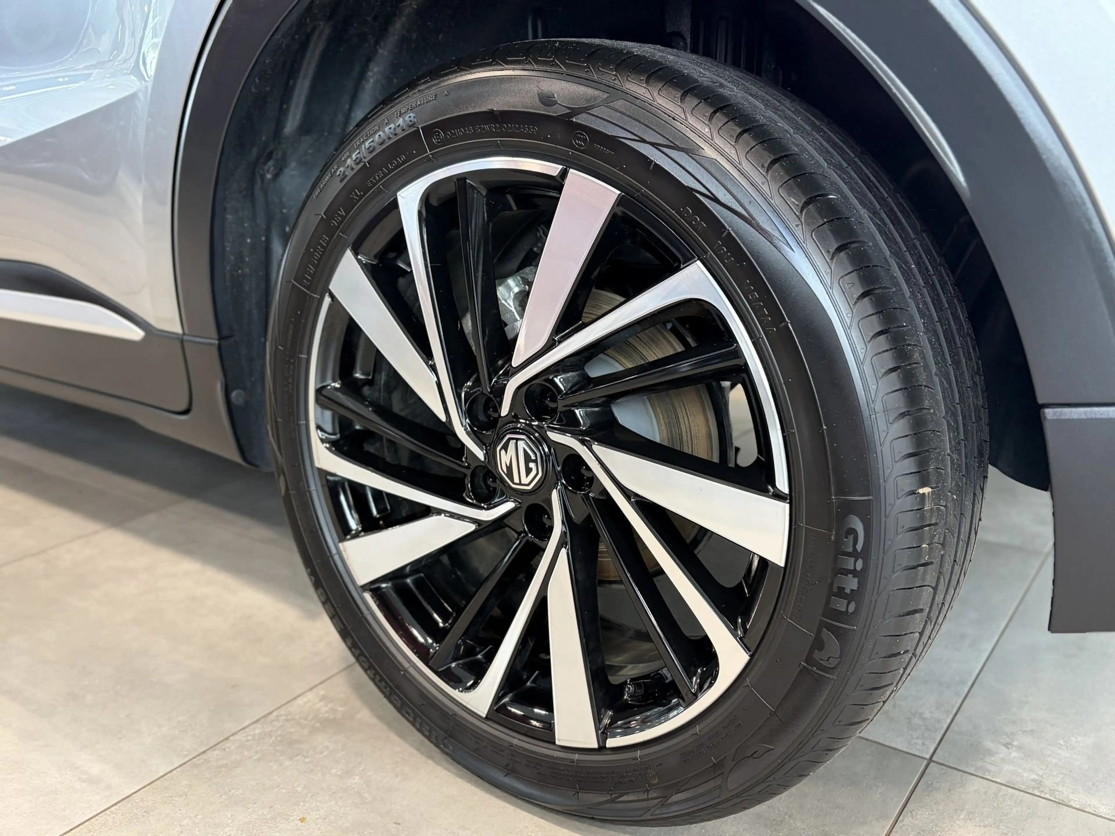 MG ZS Luxury / Keyless / Leder / 360° Camera / Adaptive Cruise Control / Zetel & Stuurwielverwarming / — photo 13