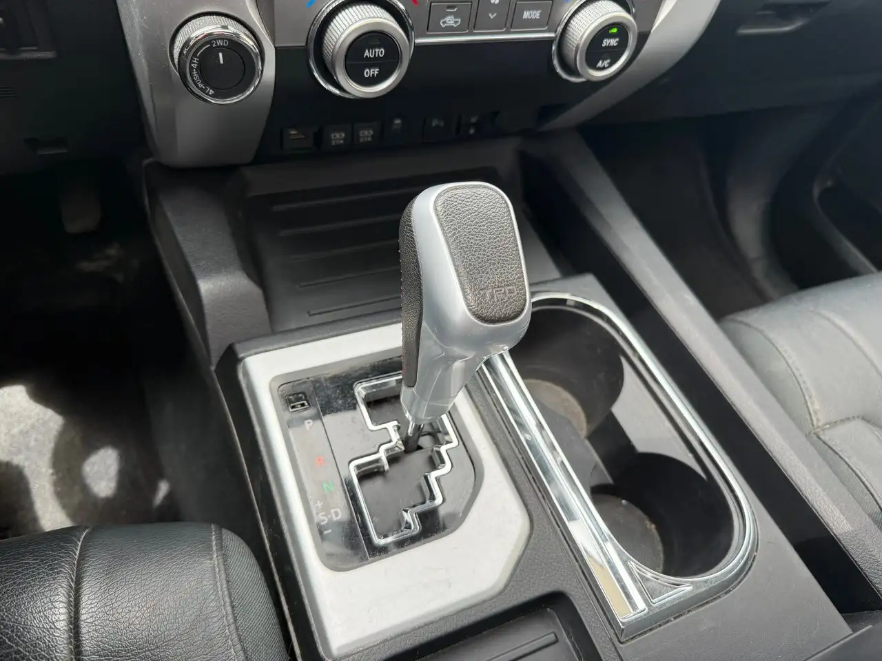 Toyota Tundra снимка Toyota Tundra