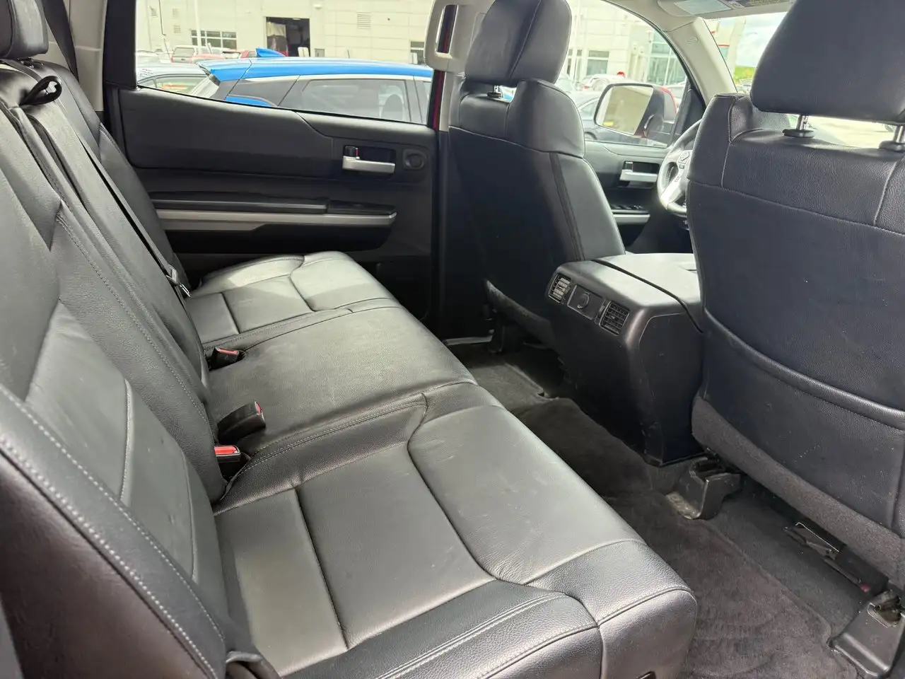Toyota Tundra снимка Toyota Tundra
