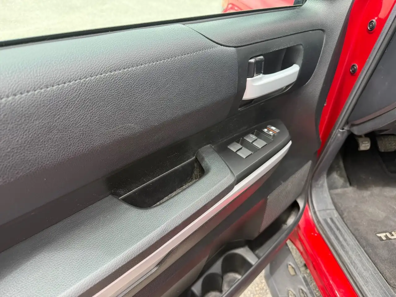 Toyota Tundra снимка Toyota Tundra