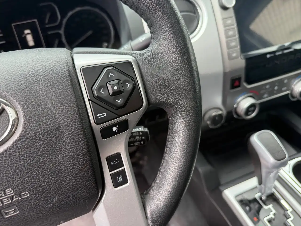Toyota Tundra снимка Toyota Tundra