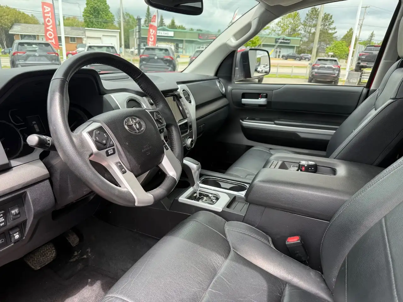 Toyota Tundra снимка Toyota Tundra
