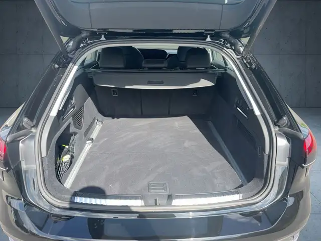 Audi A6 view 14