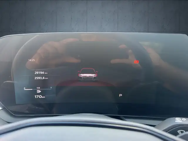 Audi A6 view 11