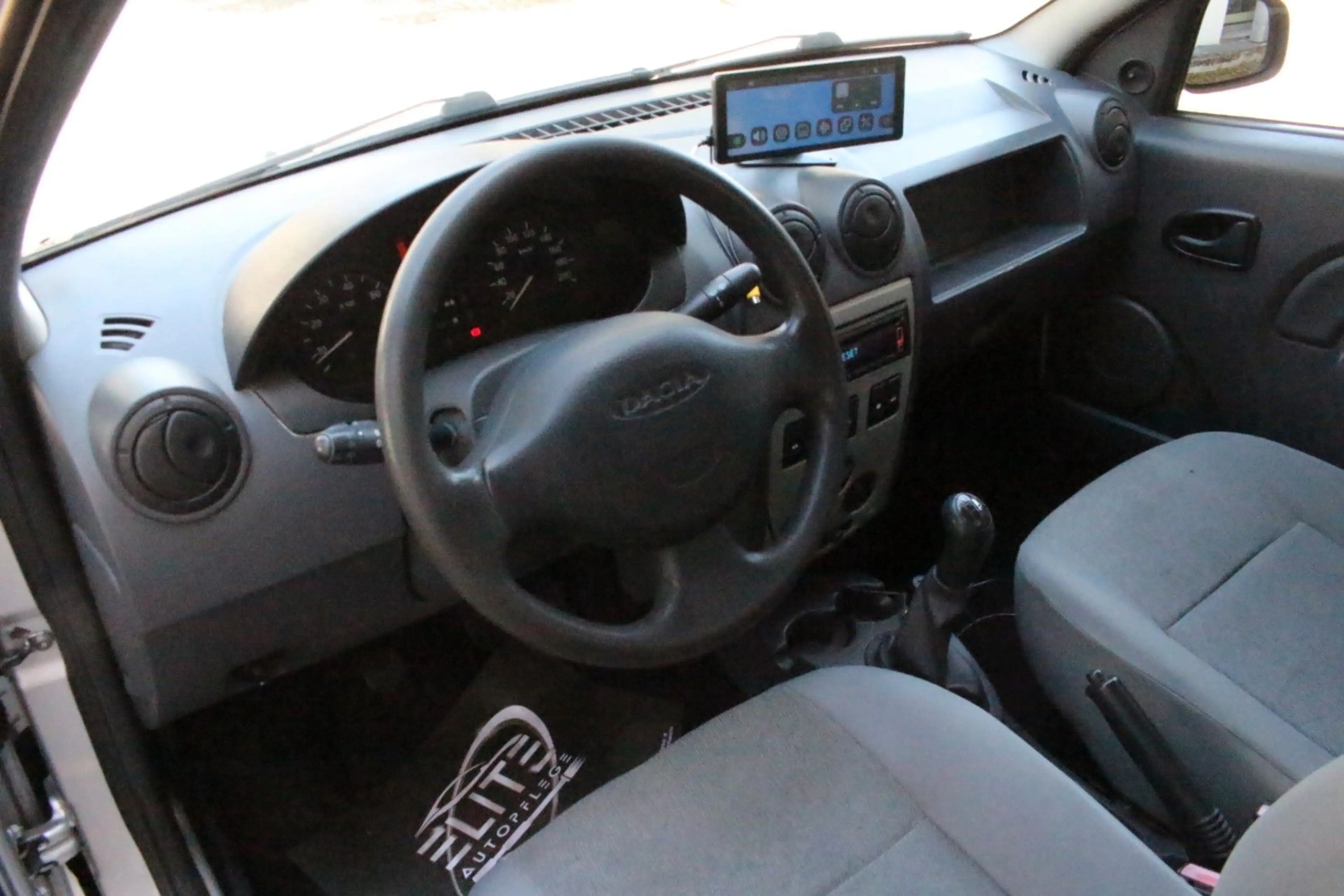 Dacia Logan Pickup Ambiance — photo 13