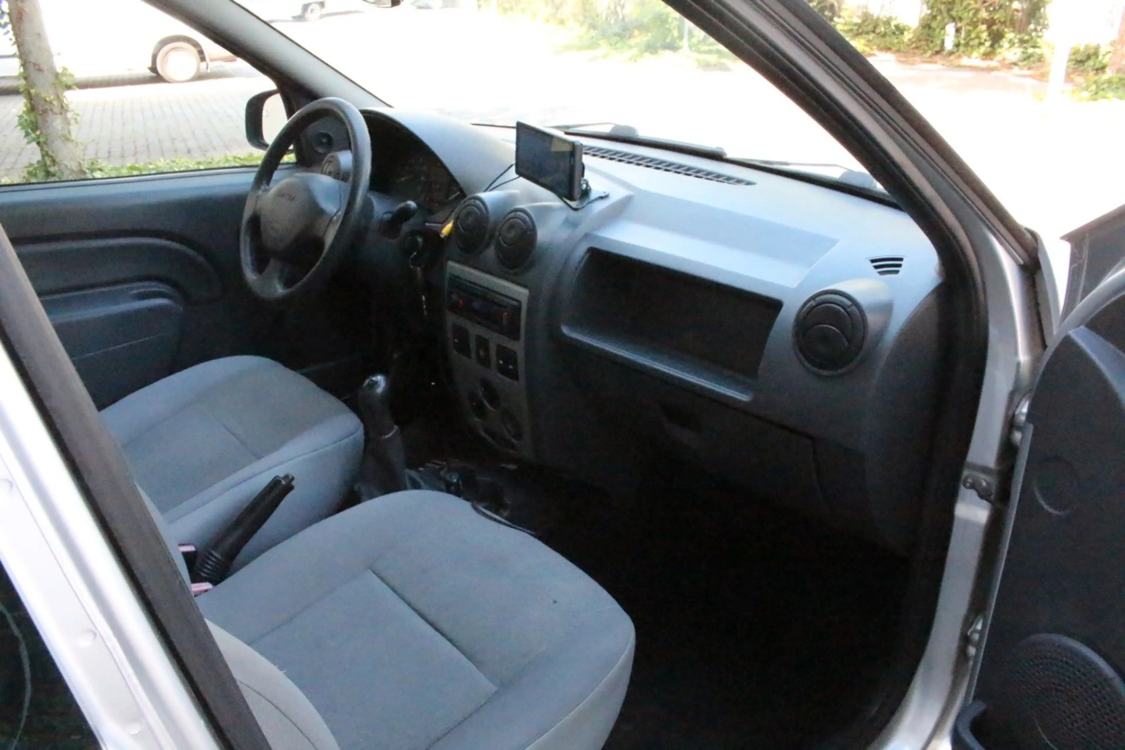 Dacia Logan Pickup Ambiance — photo 10