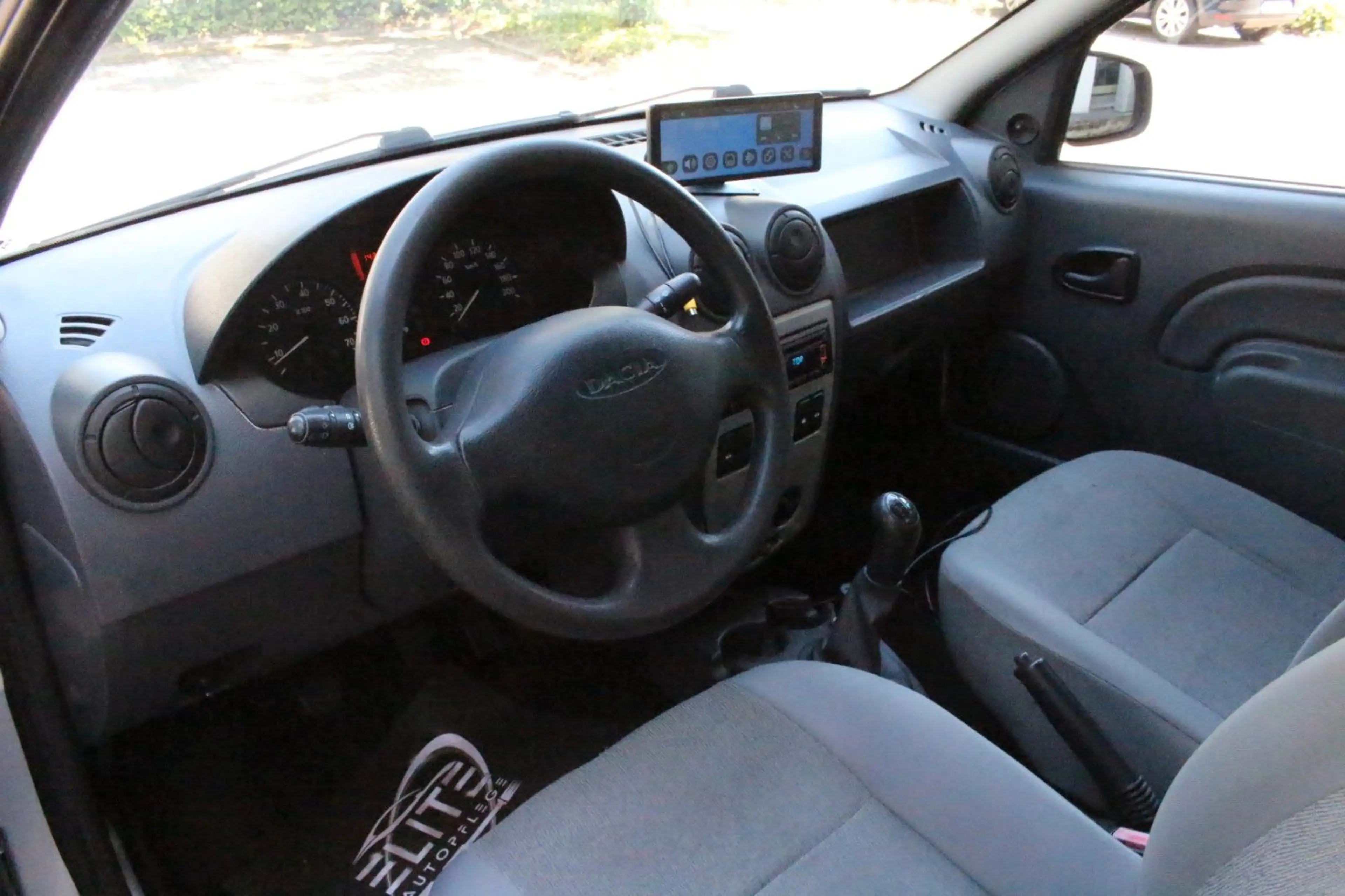 Dacia Logan Pickup Ambiance — photo 9