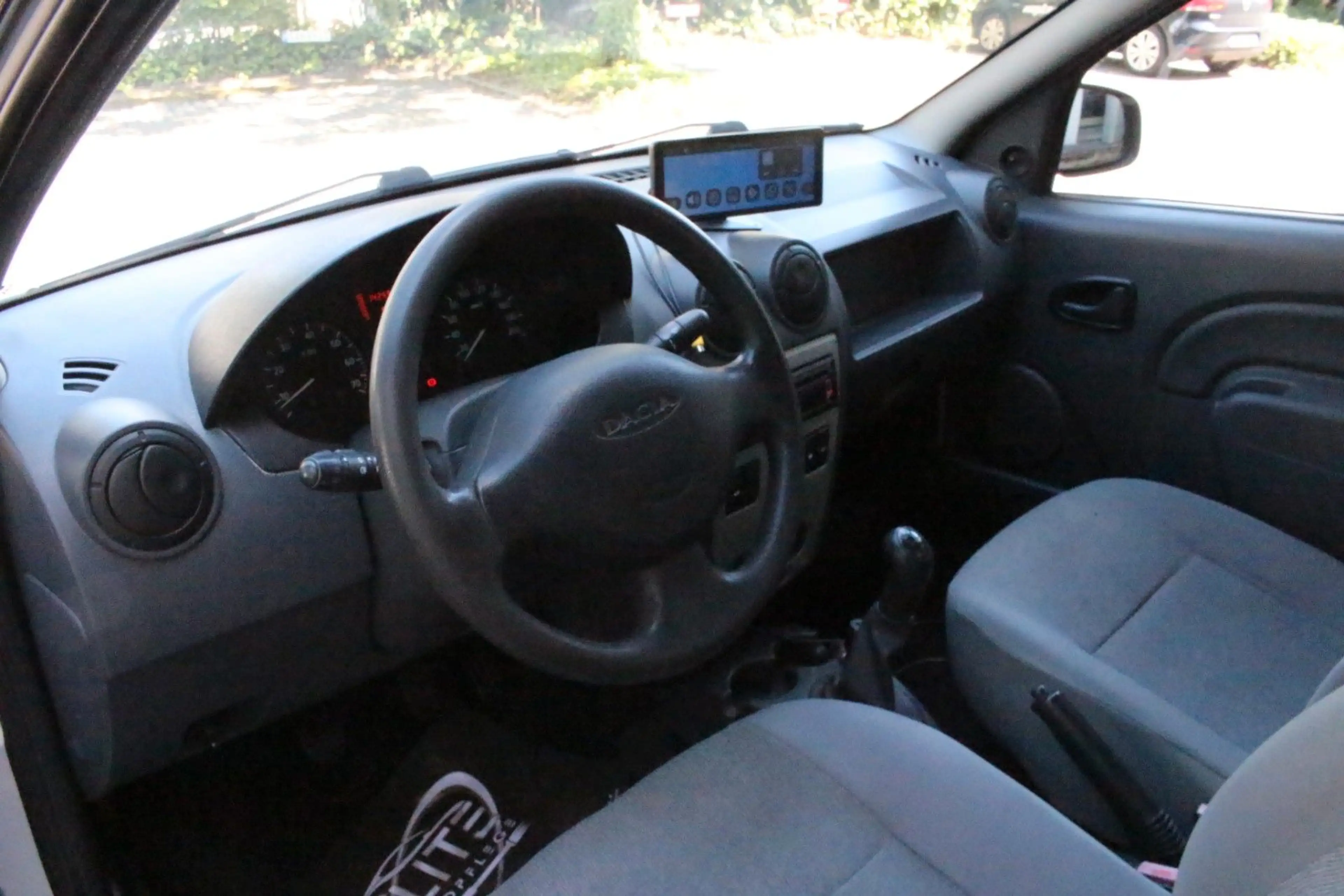 Dacia Logan Pickup Ambiance — photo 15