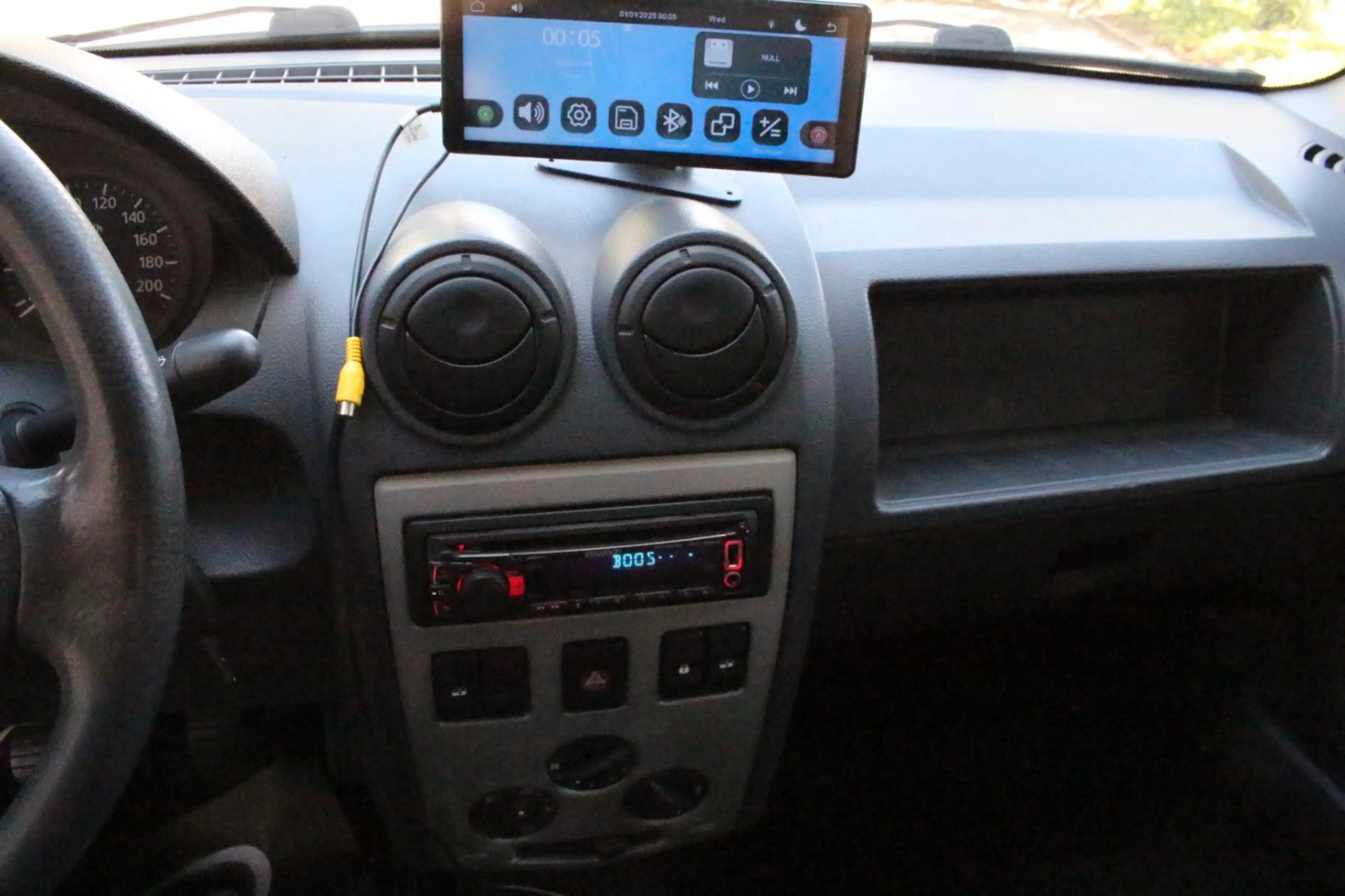 Dacia Logan Pickup Ambiance — photo 14