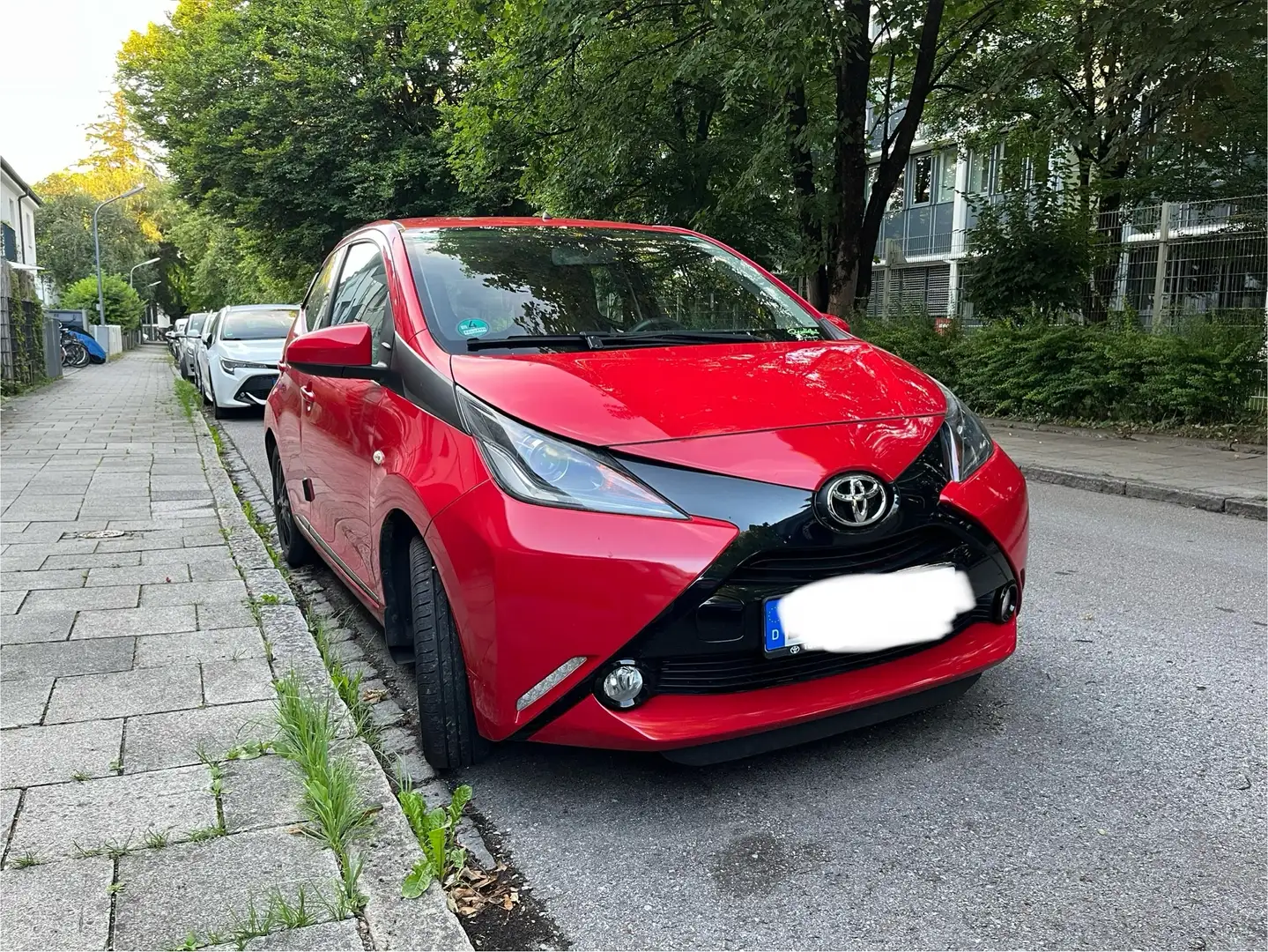 Toyota Aygo Aygo 5-Türer x-play touch Czerwony - 1