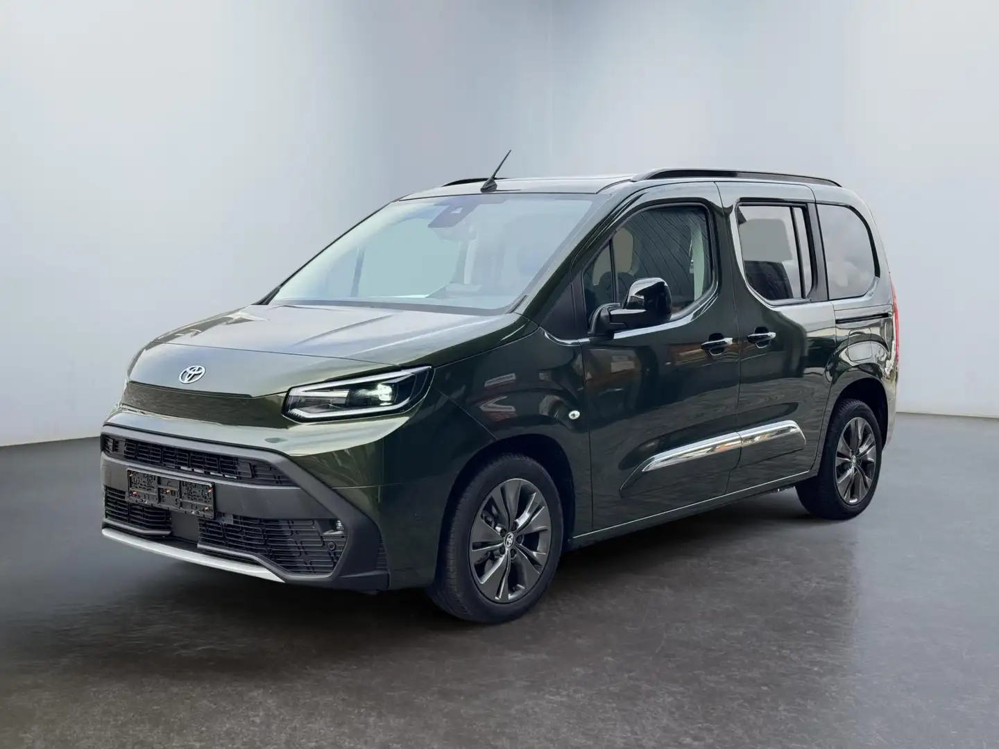 Toyota Proace City Verso 1,5 D-4D L1 Lounge VIP Pano ACC TWA PDC 1... Grün - 1