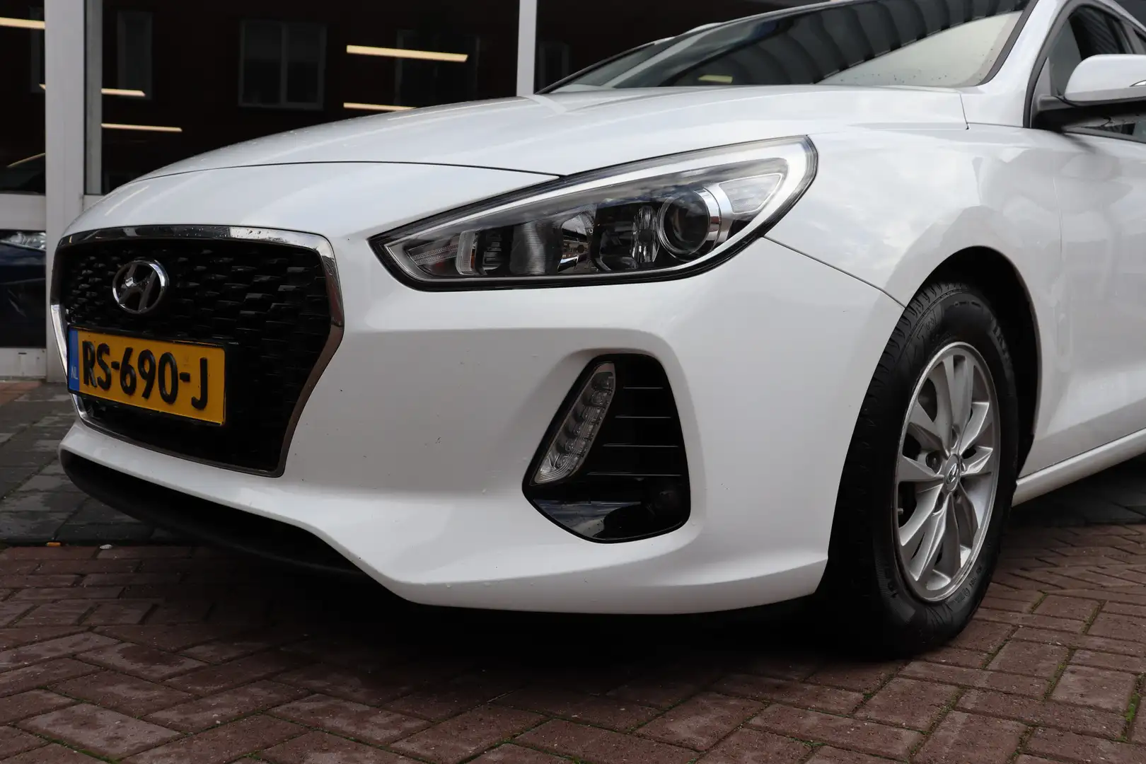 Hyundai i30 Wagon 1.4 T-GDI Comfort Navigatie, afneembare trek Wit - 2