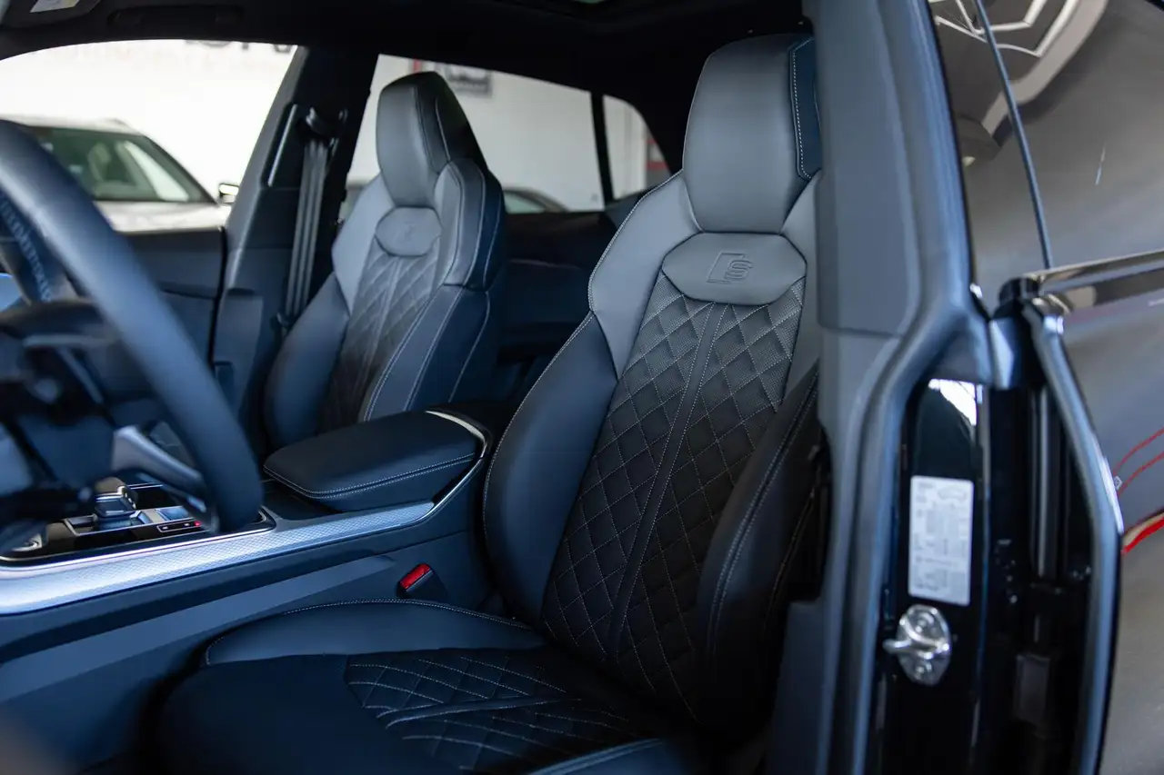 Audi Q8 50 TDI quattro S-line AHK PANO STHZ POWER S 15