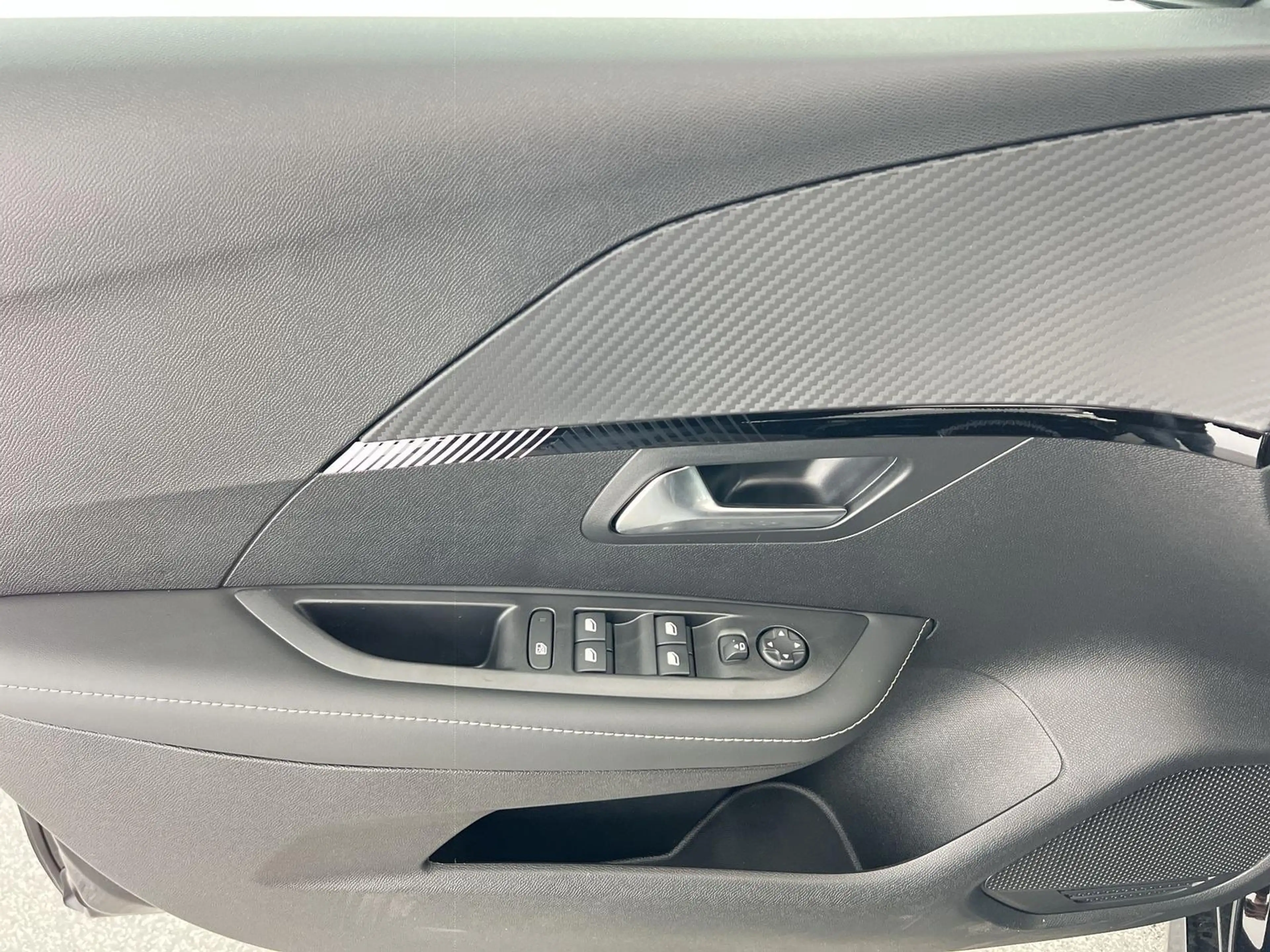 Peugeot 208 e-Allure*NAVI*SHZ*RFK*uvm — photo 10