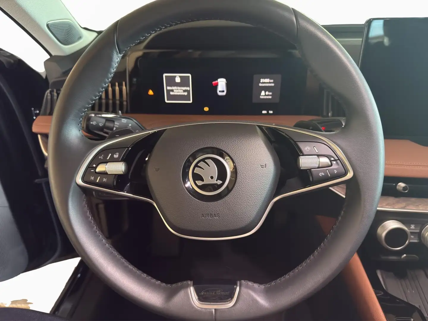 Skoda Superb Combi L&K 2.0 TDI 193PS 4X4 Schwarz - 2