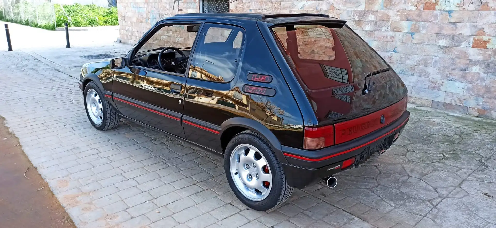 Peugeot 205 GTI 1.9 Černá - 1