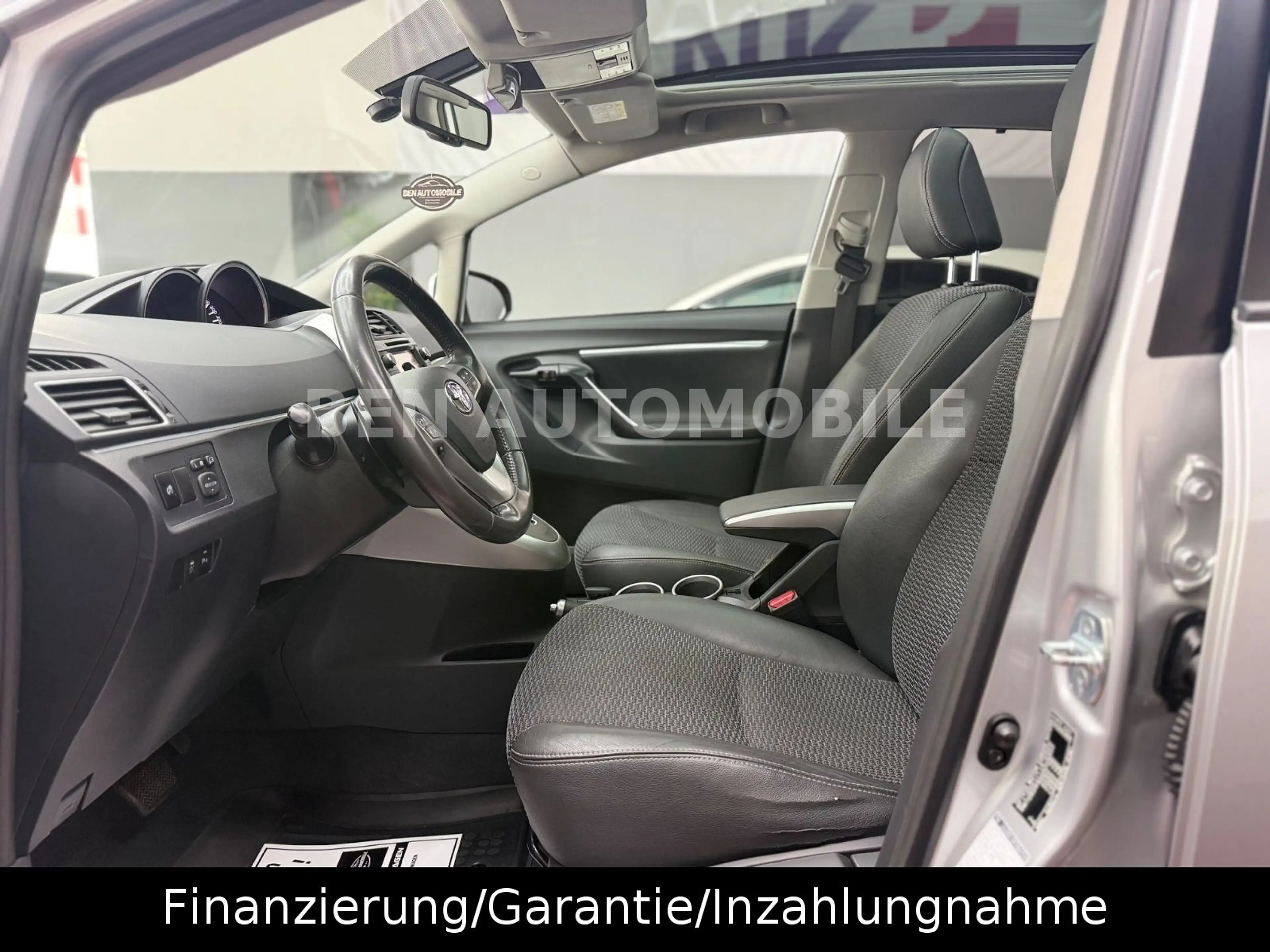 Toyota Verso Executive 2.2 D-4D *AUTOM.*AHK*RFK*PANO* — photo 6