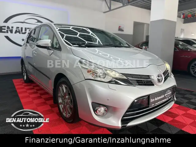 Toyota Verso Executive 2.2 D-4D *AUTOM.*AHK*RFK*PANO*