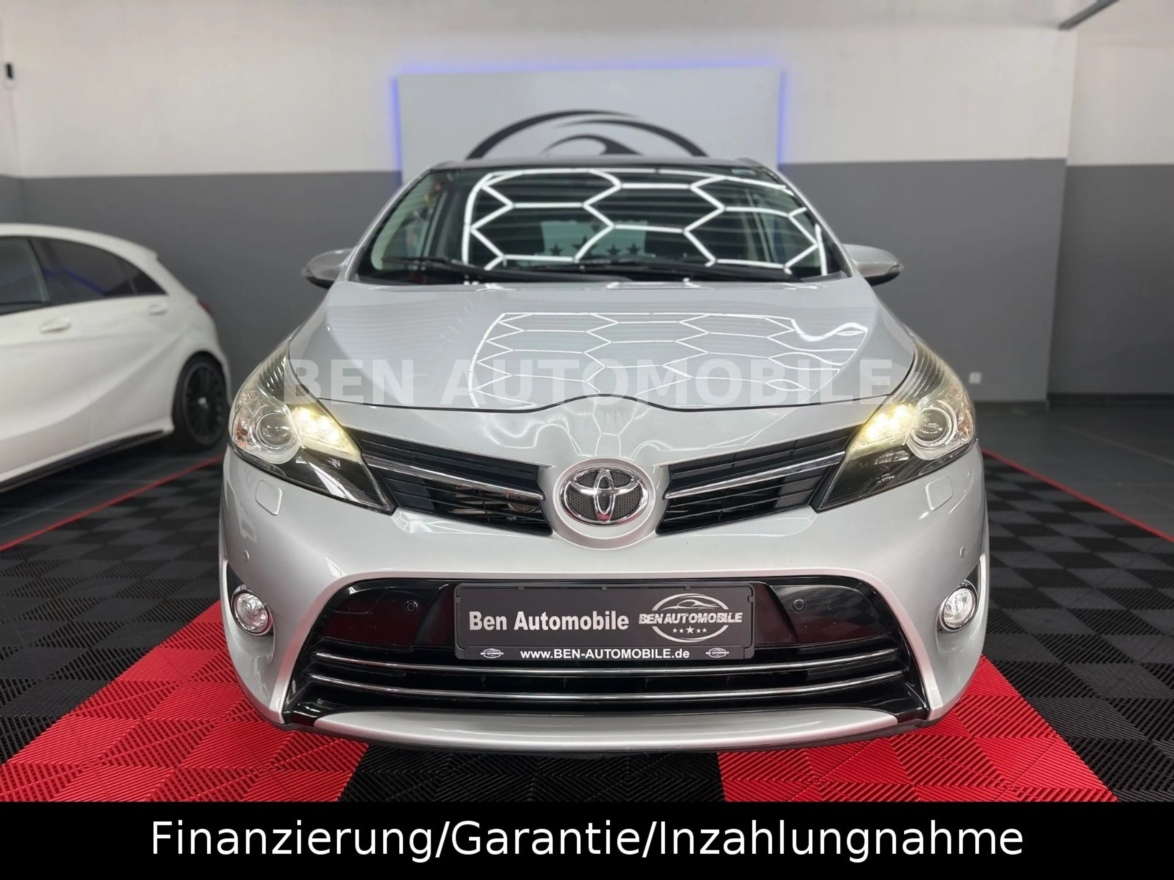 Toyota Verso Executive 2.2 D-4D *AUTOM.*AHK*RFK*PANO* — photo 5