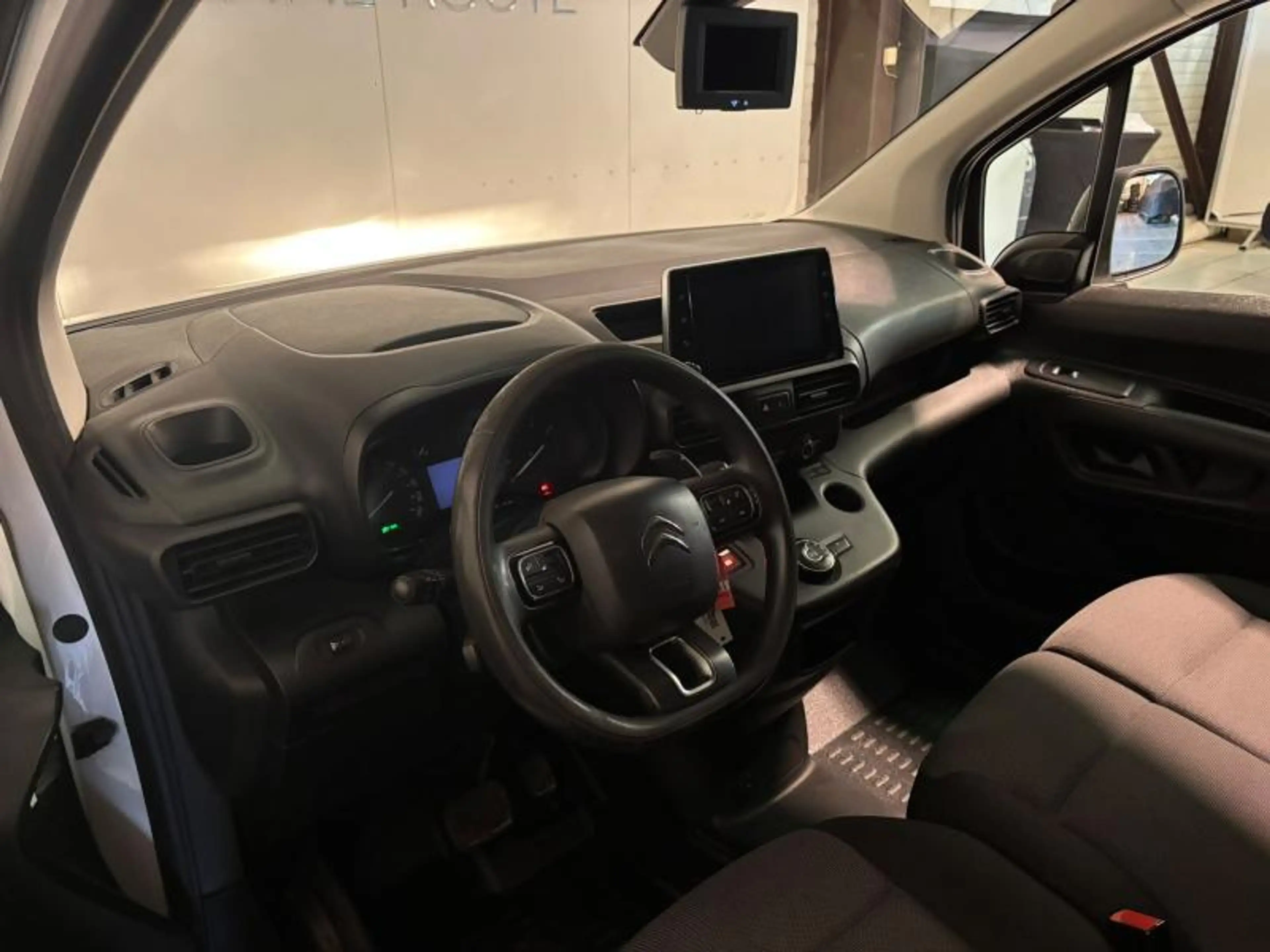 Citroen Berlingo VAN taille M Light AUTOMATIQUE — photo 11