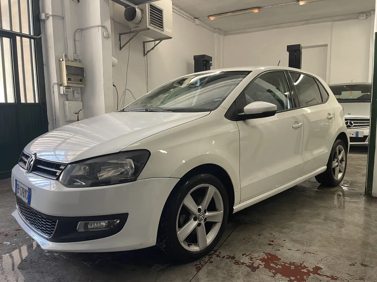 Volkswagen Polo 5p 1.4 Highline NEOPATENTATI UNICO PROPRIETARIO Bianco - 1