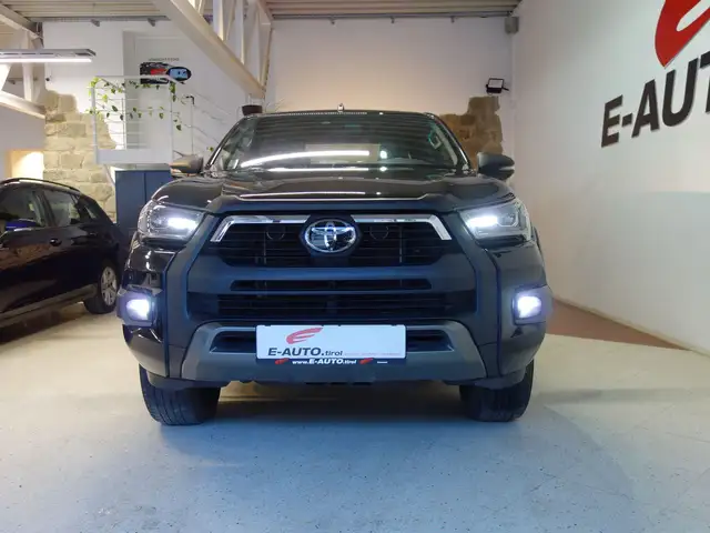 Toyota Hilux  DK Invincible 4WD 2,8D Aut. *BLACK-ED. *MW Ansicht 3