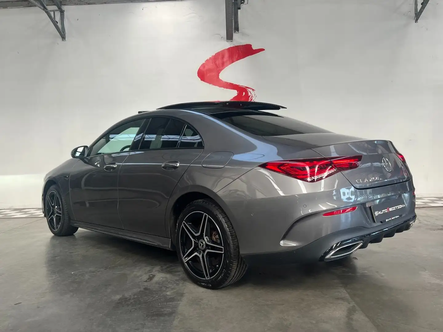 Mercedes-Benz CLA 250 CLA 250e Pack AMG (1ère main / HTVA:26 364€) Grijs - 2