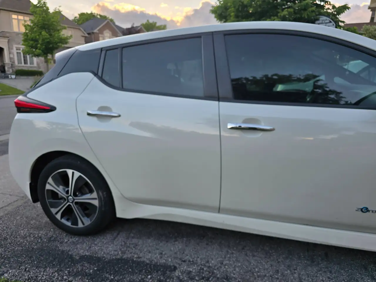 Nissan Leaf photo Nissan Leaf