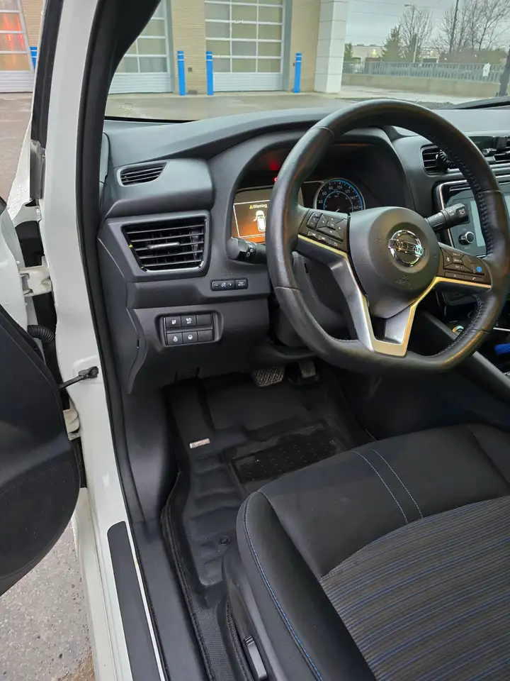 Nissan Leaf photo Nissan Leaf