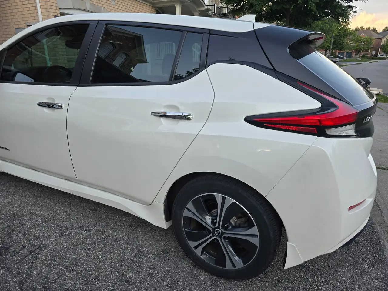 Nissan Leaf photo Nissan Leaf