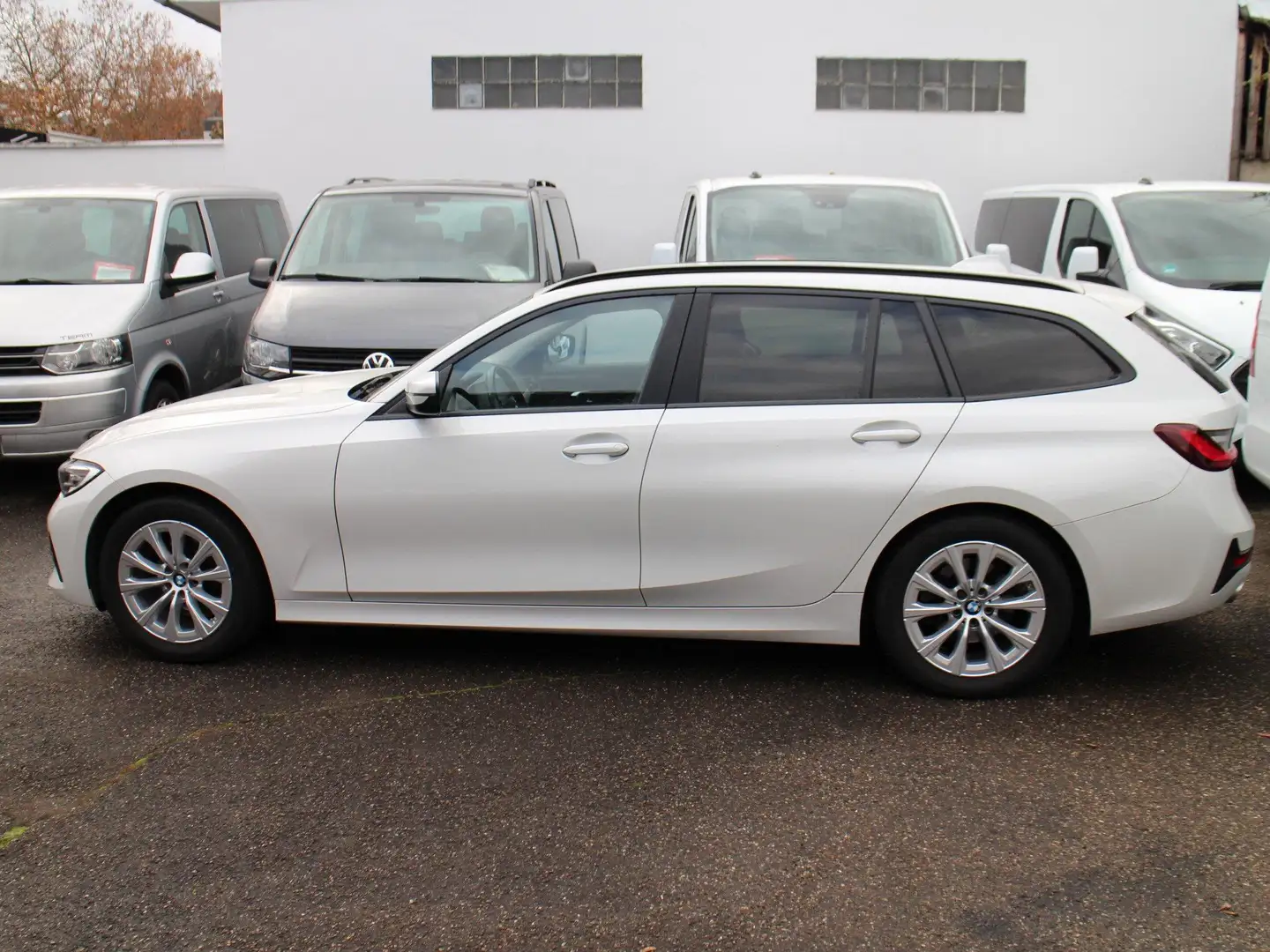 BMW 318 i/A Tour G21/Lifecockp/LED/Navi/KeylessCo/Alu Weiß - 2