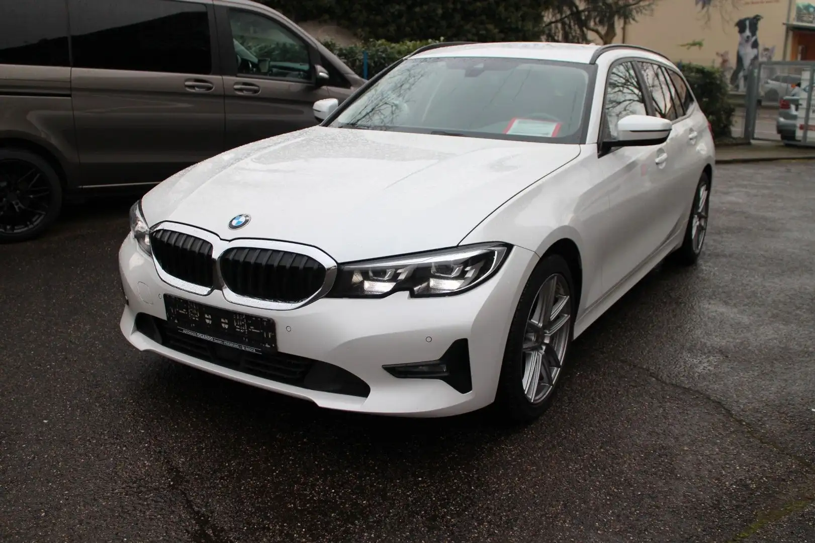 BMW 318 i/A Tour G21/Lifecockp/LED/Navi/KeylessCo/Alu Weiß - 1