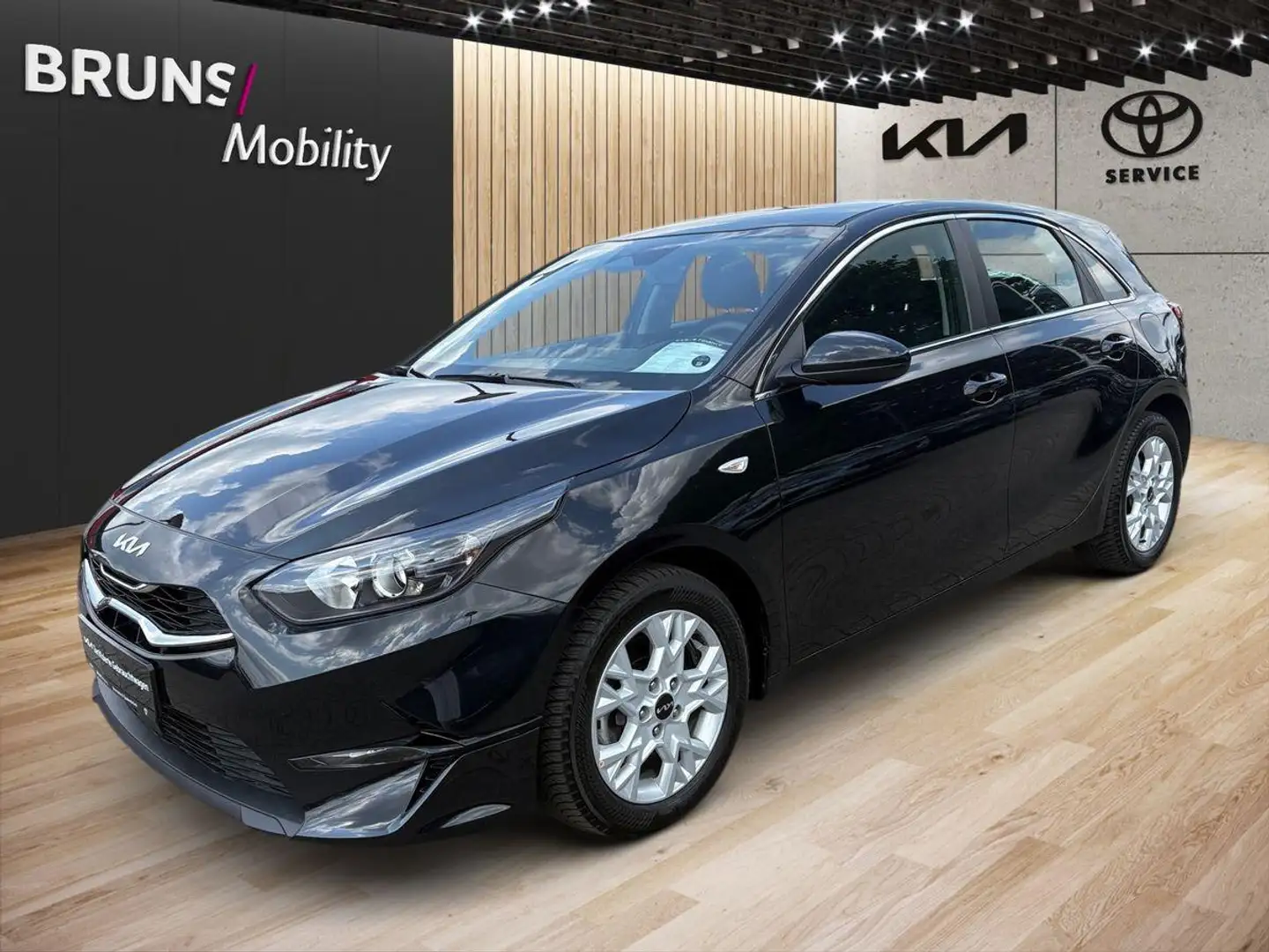 Kia Ceed / cee'd 1.5T 140 DCT7 Vision KOMF+ (NAVI) Schwarz - 2