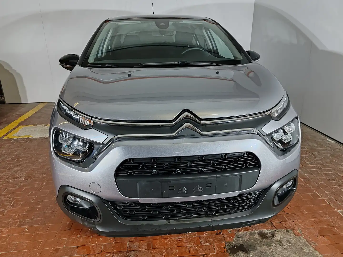 Citroen C3 1.2 110cv Shine + Navi Grijs - 2