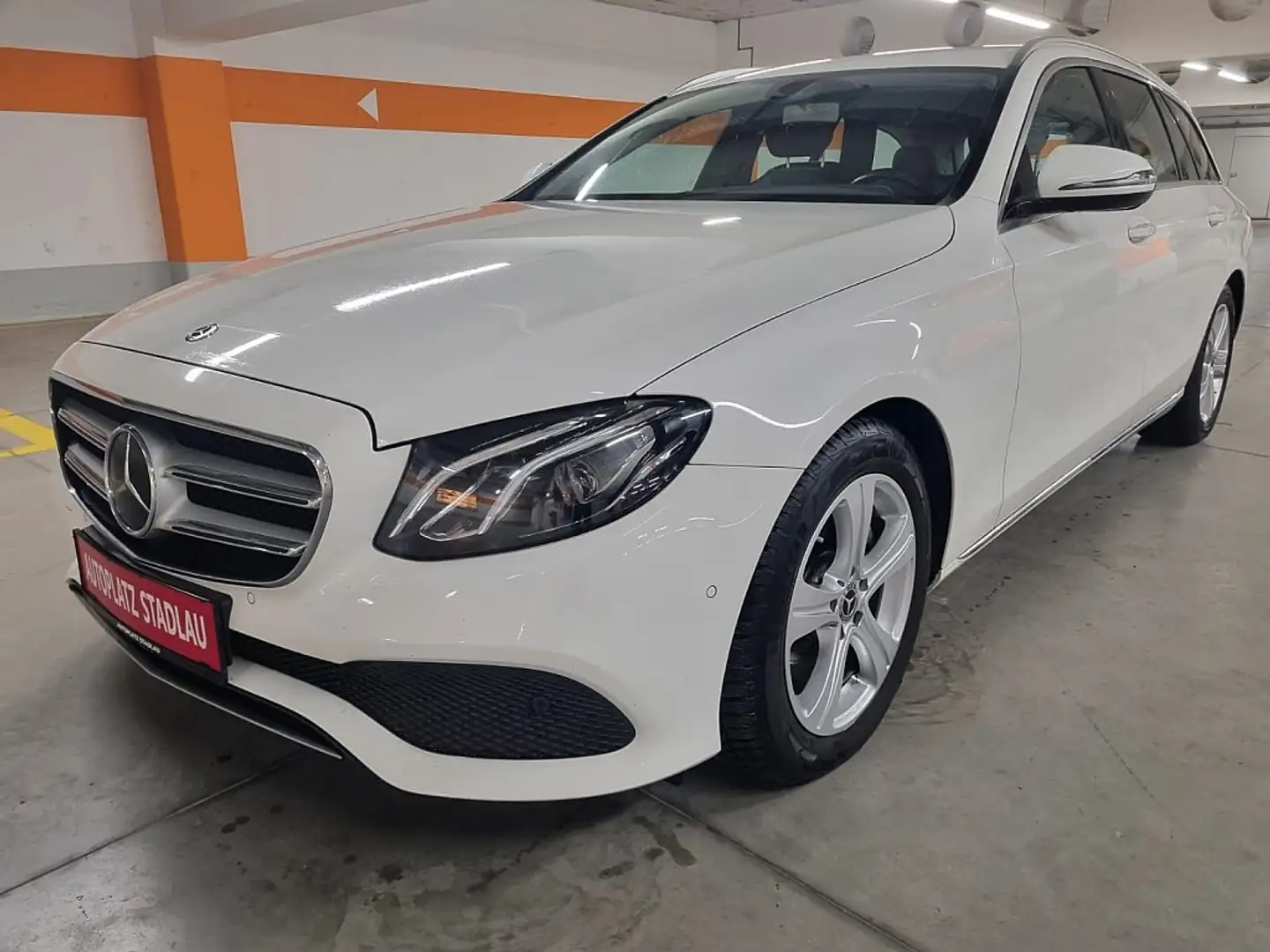 Mercedes-Benz E 220 d T Austria Edition 4MATIC Aut. LEDER NAVI *FIN... Weiß - 1